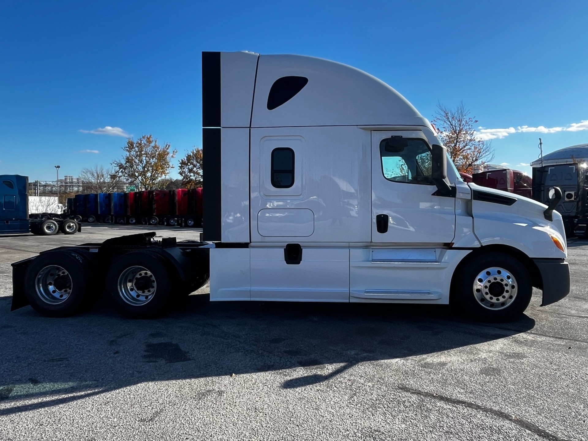 2021 FREIGHTLINER CASCADIA 126SLP - image 4
