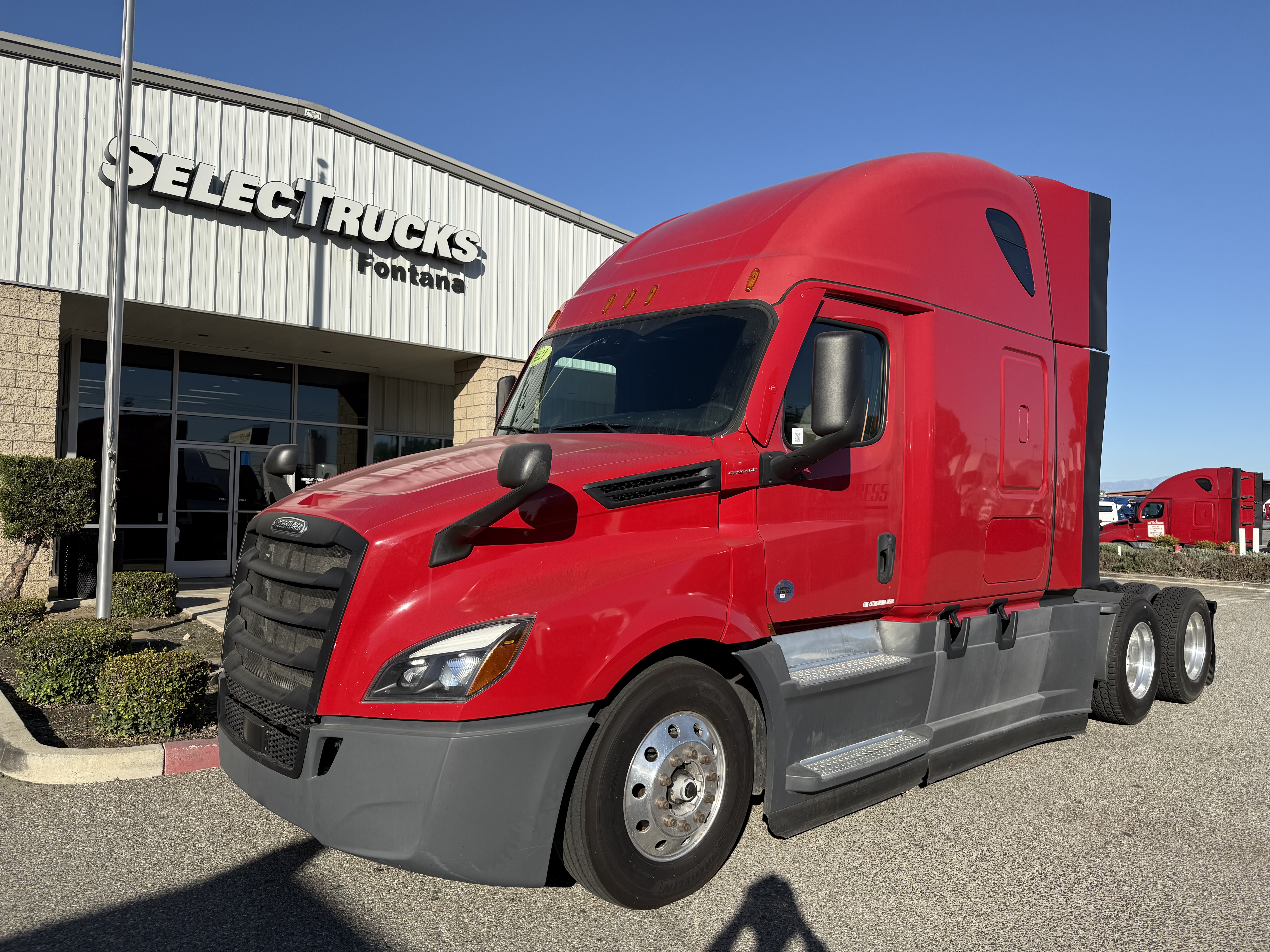 2021 FREIGHTLINER CASCADIA 126SLP - image 1