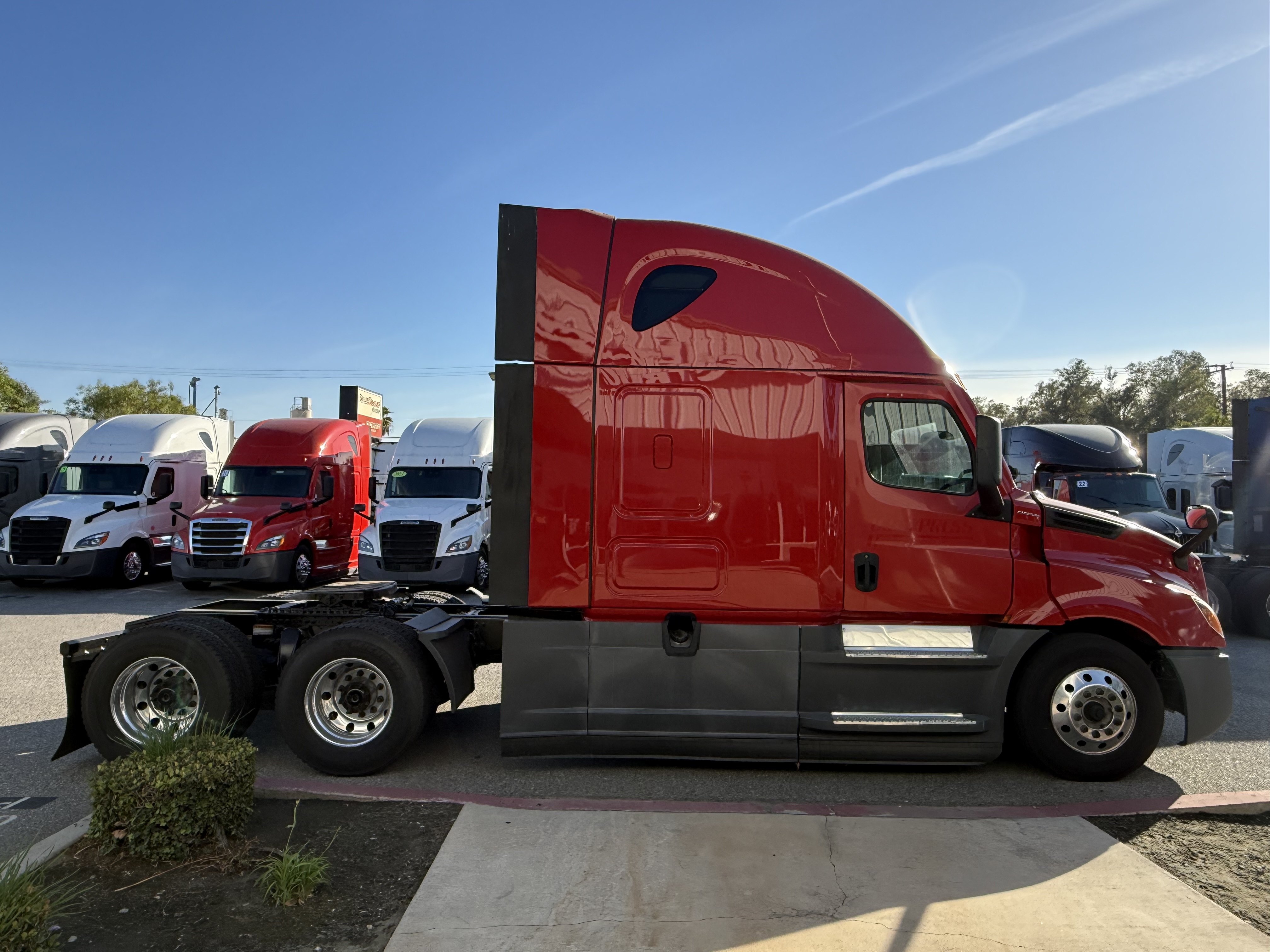2021 FREIGHTLINER CASCADIA 126SLP - image 7