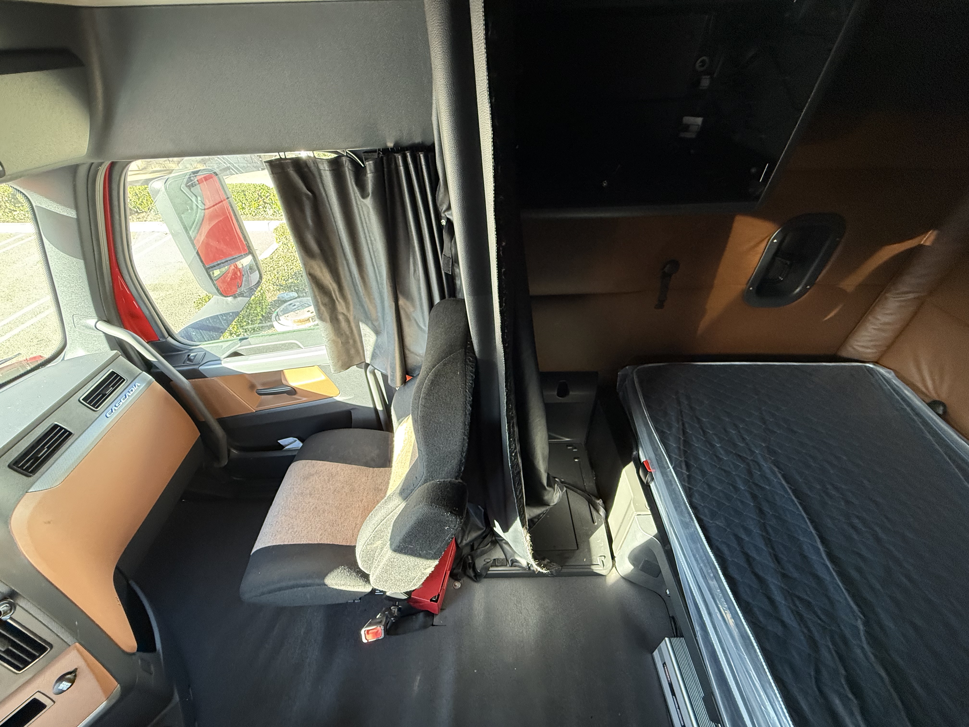 2021 FREIGHTLINER CASCADIA 126SLP - image 17