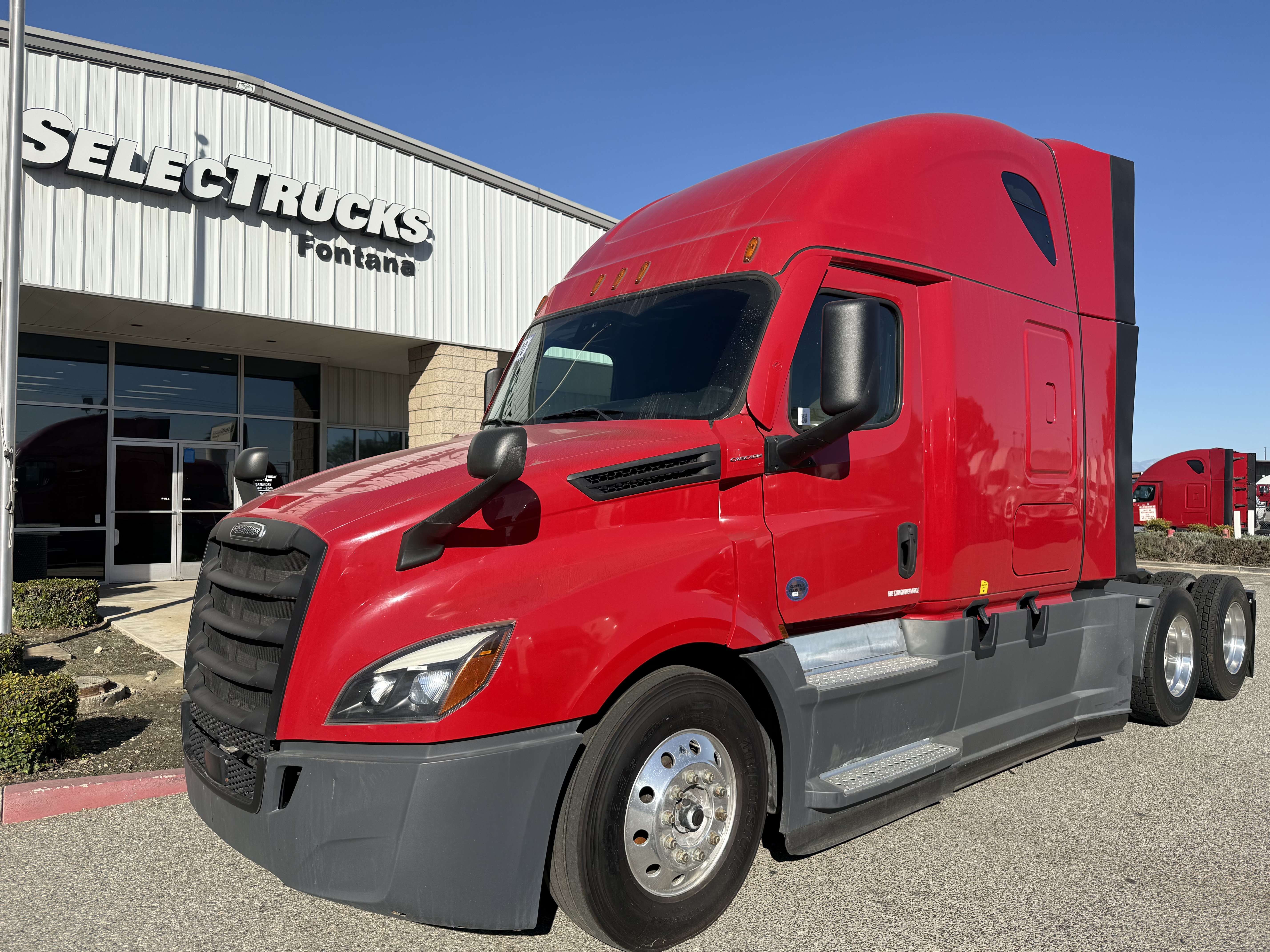 2020 FREIGHTLINER CASCADIA 126SLP - image 1