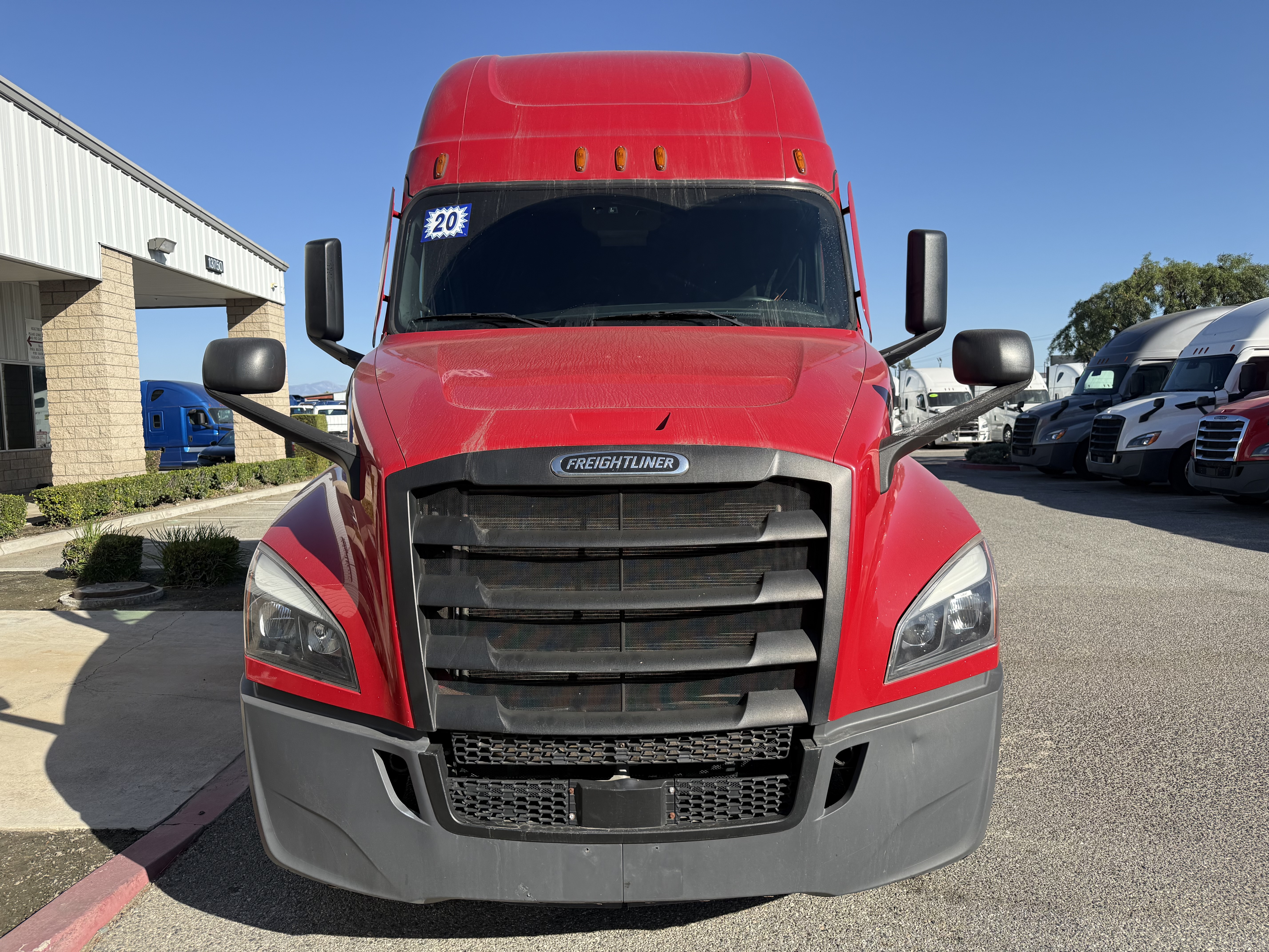 2020 FREIGHTLINER CASCADIA 126SLP - image 2