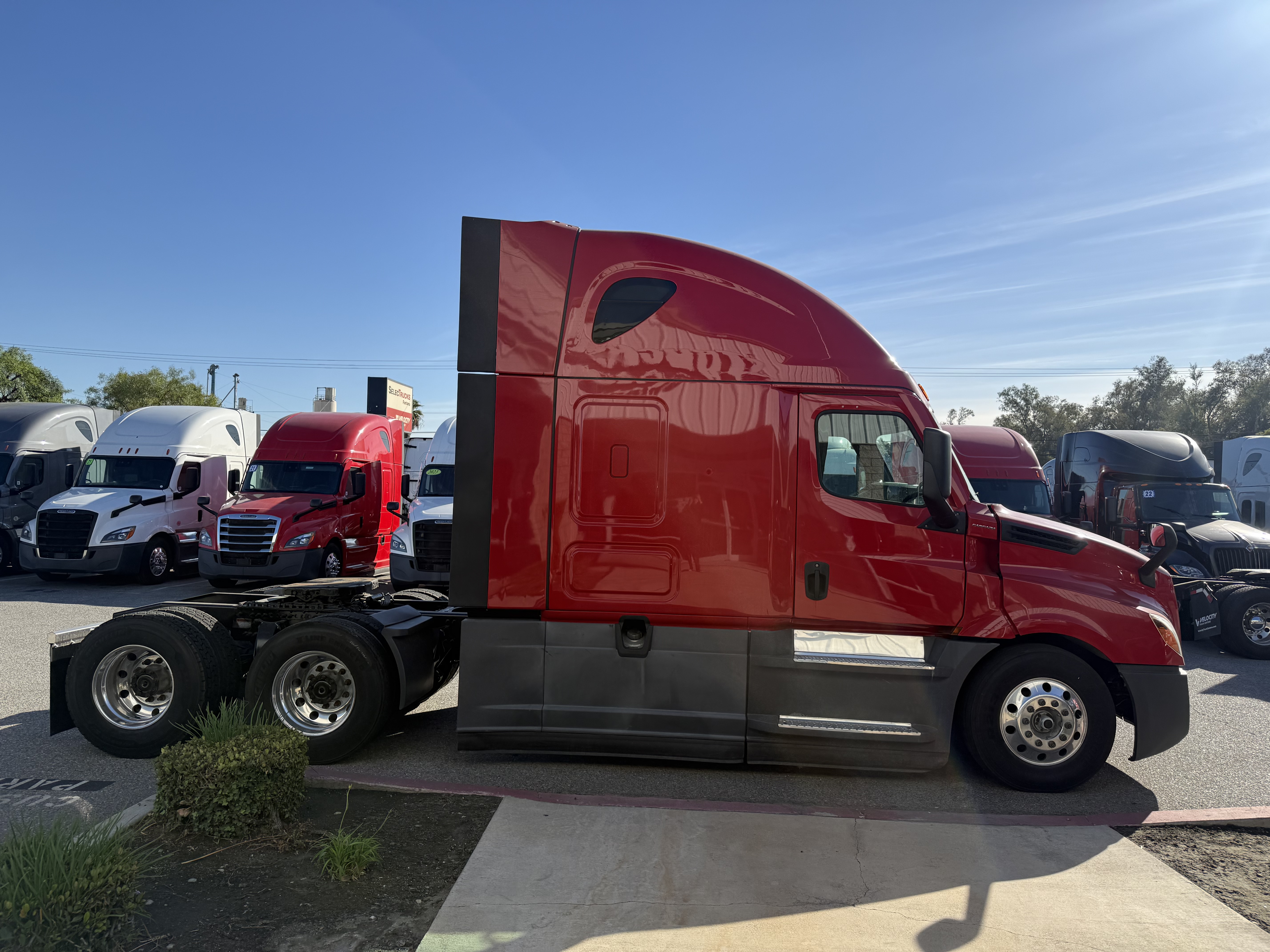 2020 FREIGHTLINER CASCADIA 126SLP - image 7