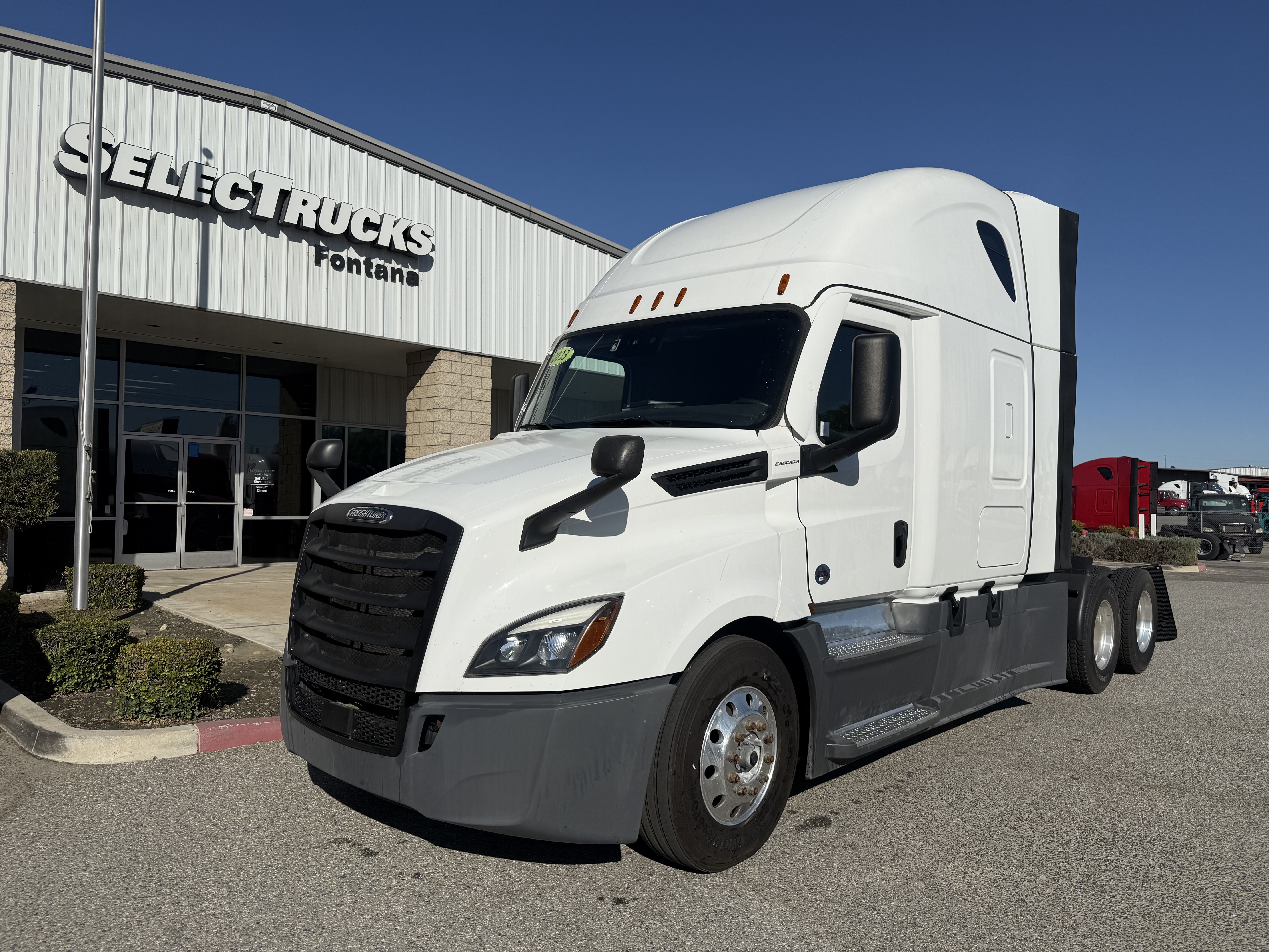 2023 FREIGHTLINER CASCADIA 126SLP - image 1