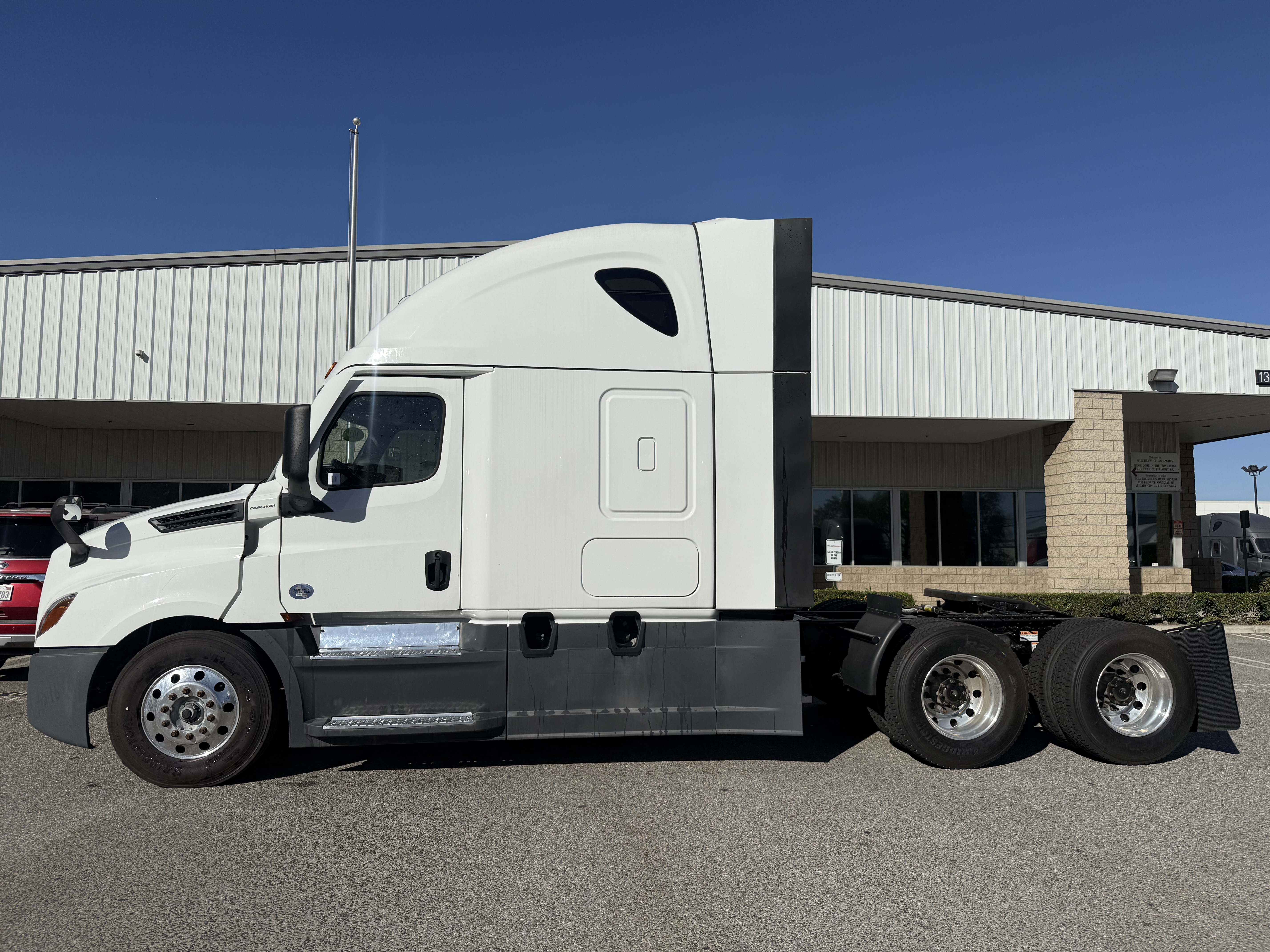 2023 FREIGHTLINER CASCADIA 126SLP - image 3