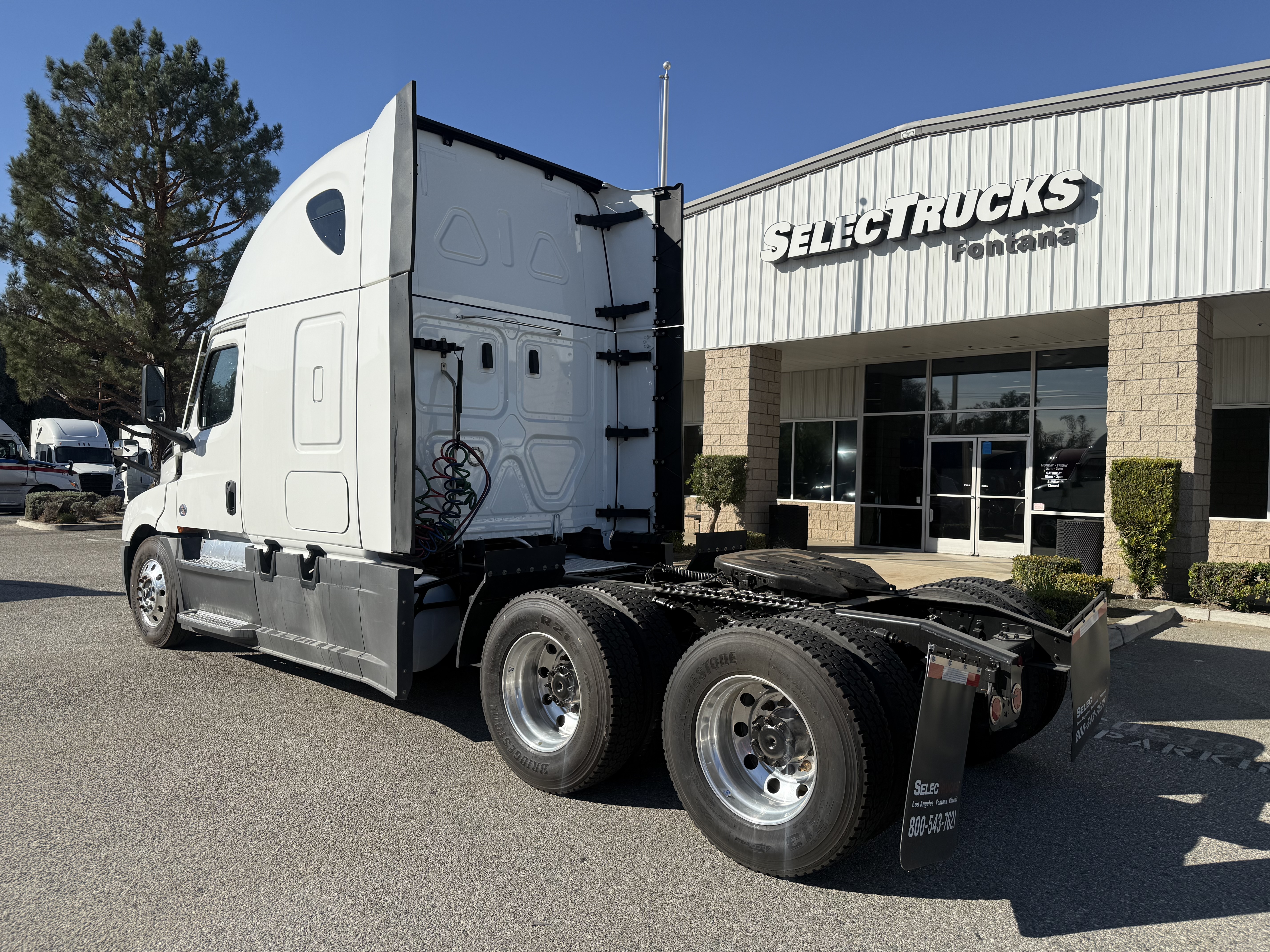2023 FREIGHTLINER CASCADIA 126SLP - image 4