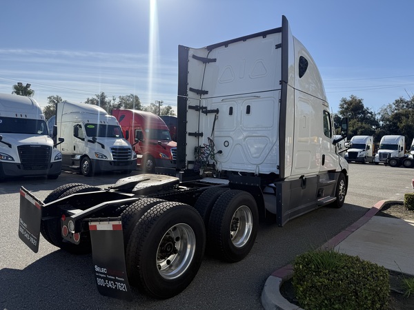 FREIGHTLINER CASCADIA 126SLP 2023