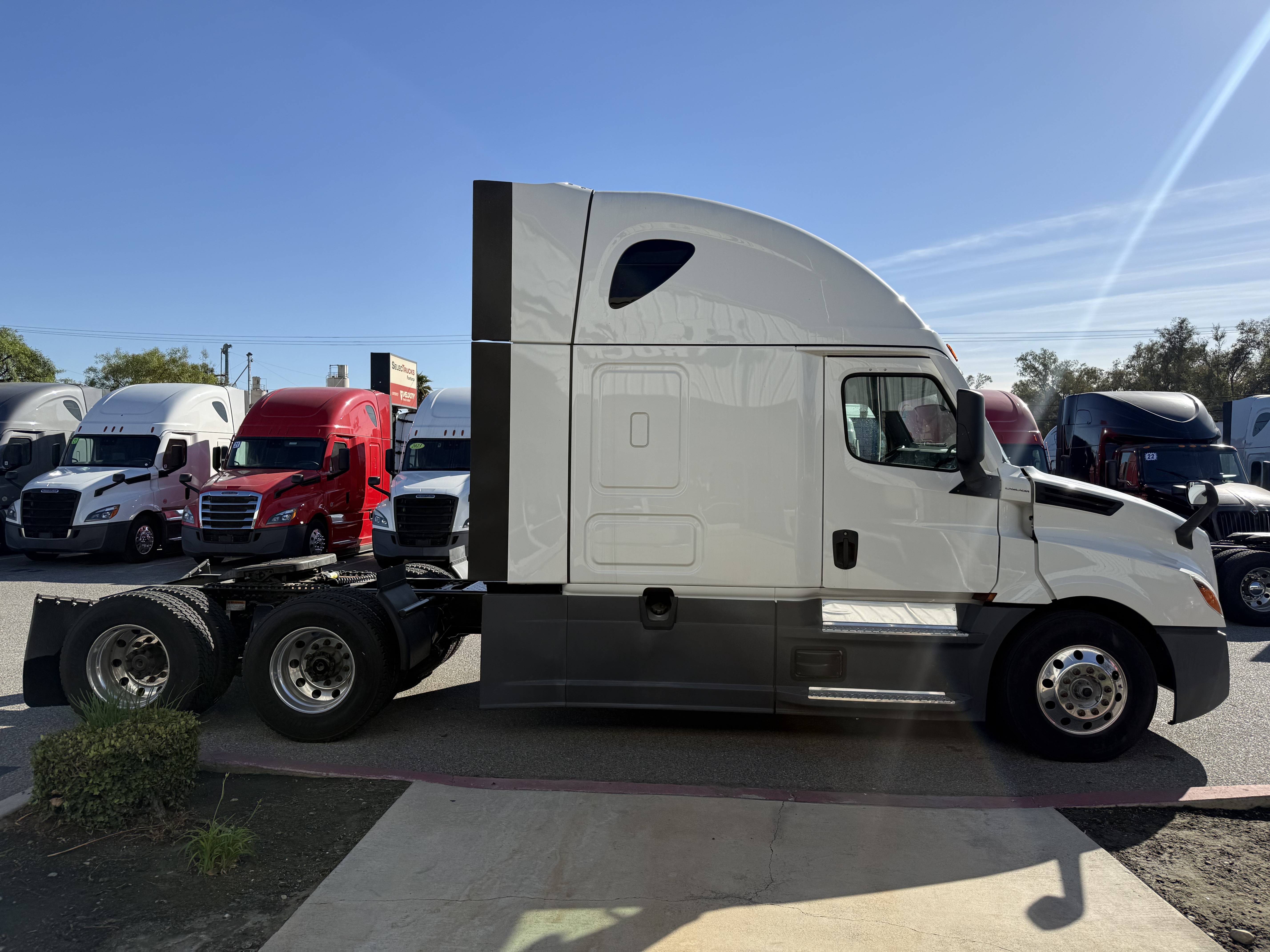 2023 FREIGHTLINER CASCADIA 126SLP - image 7