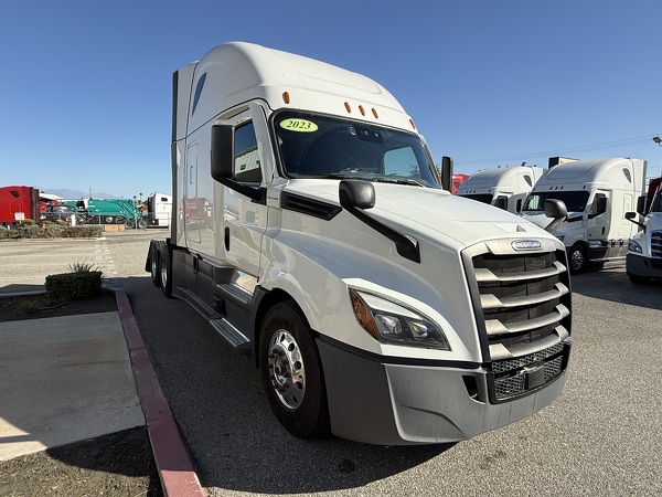 FREIGHTLINER CASCADIA 126SLP 2023
