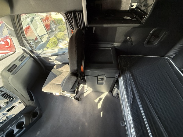 FREIGHTLINER CASCADIA 126SLP 2023