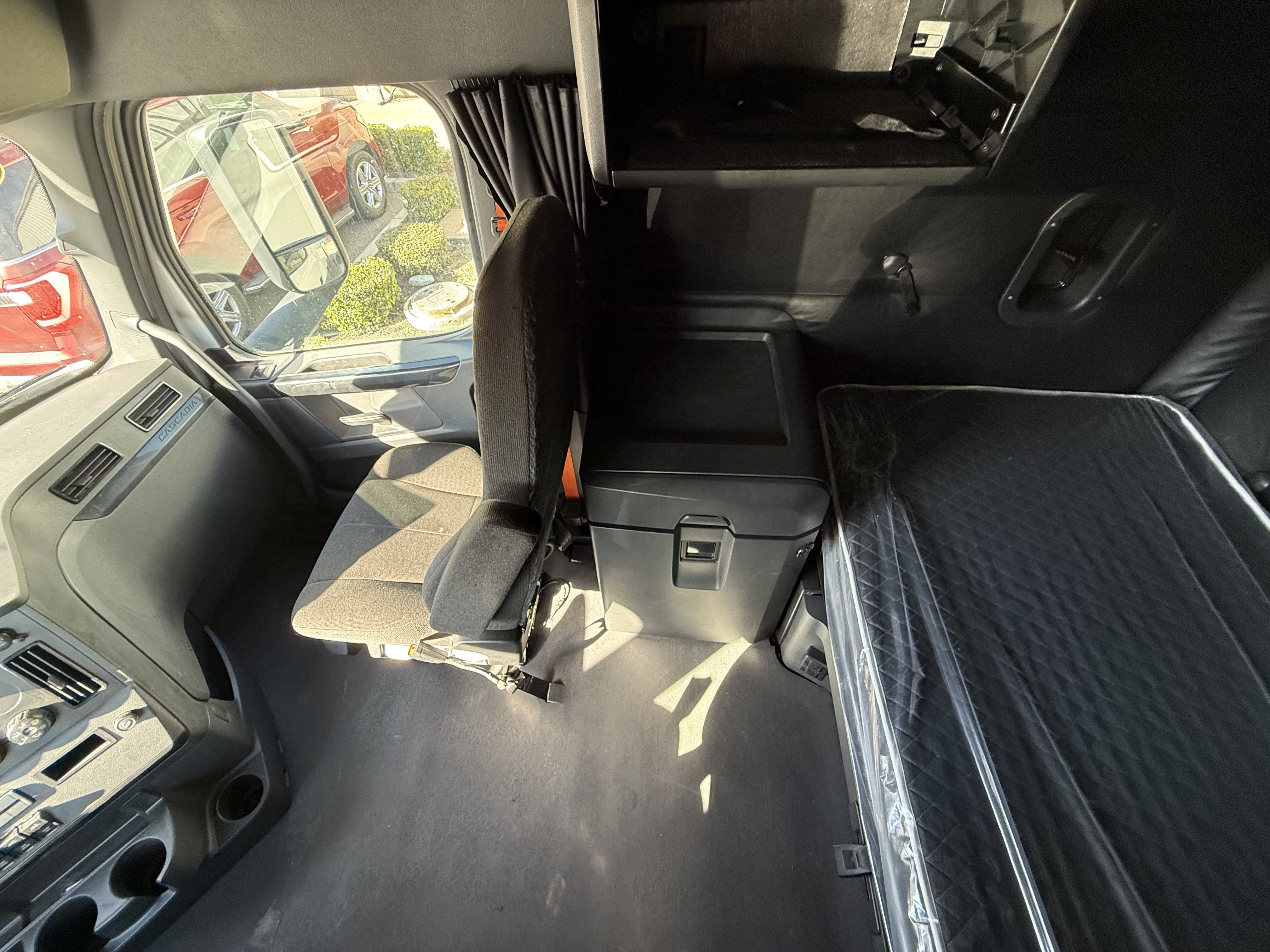 2023 FREIGHTLINER CASCADIA 126SLP - image 16