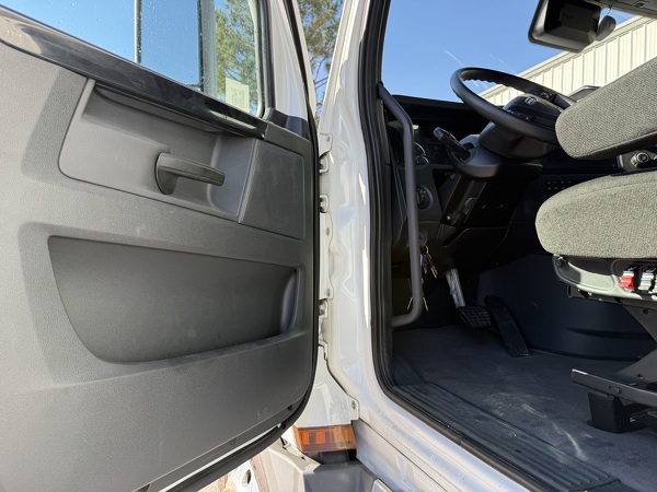 FREIGHTLINER CASCADIA 126SLP 2023