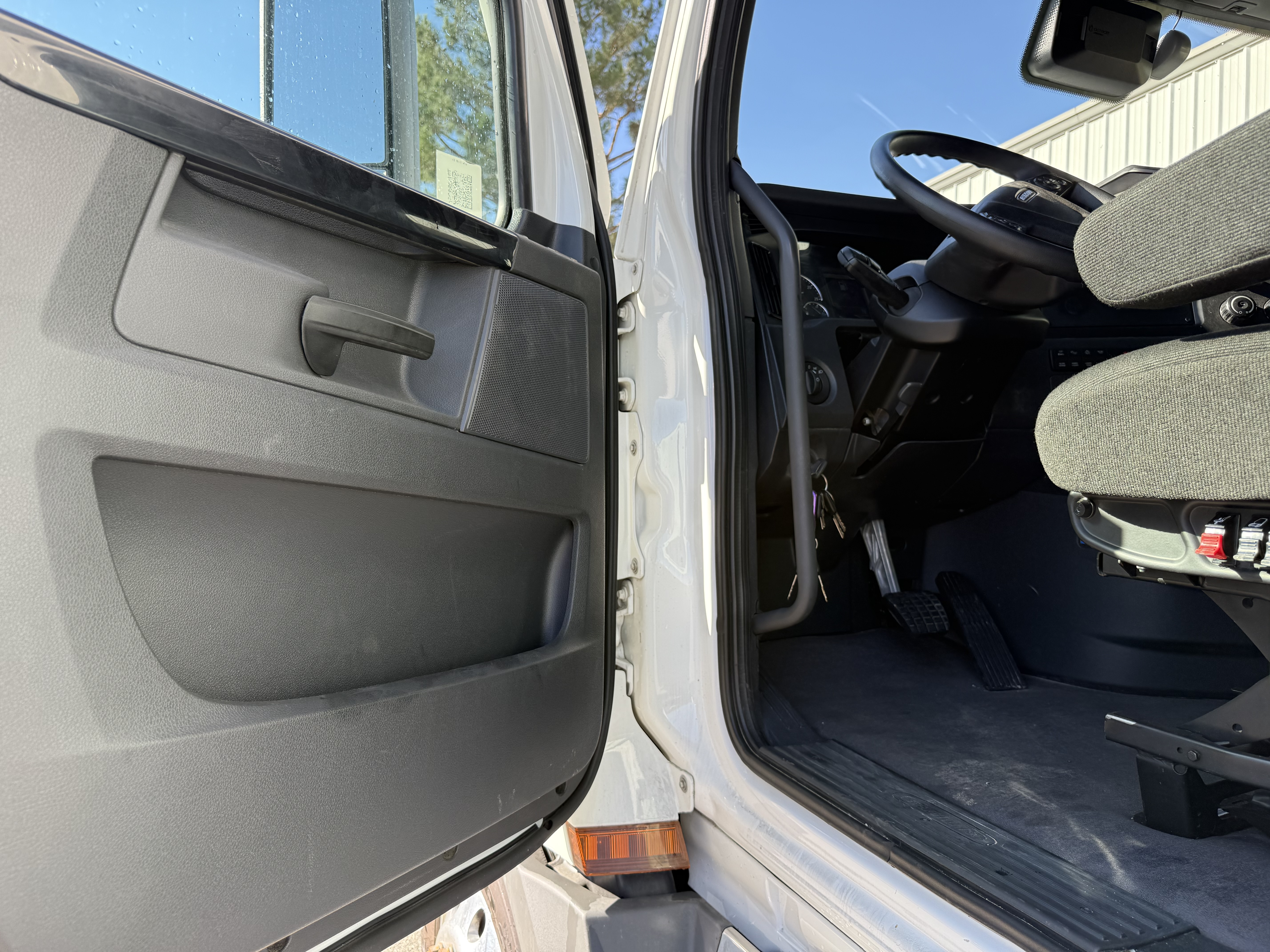 2023 FREIGHTLINER CASCADIA 126SLP - image 17