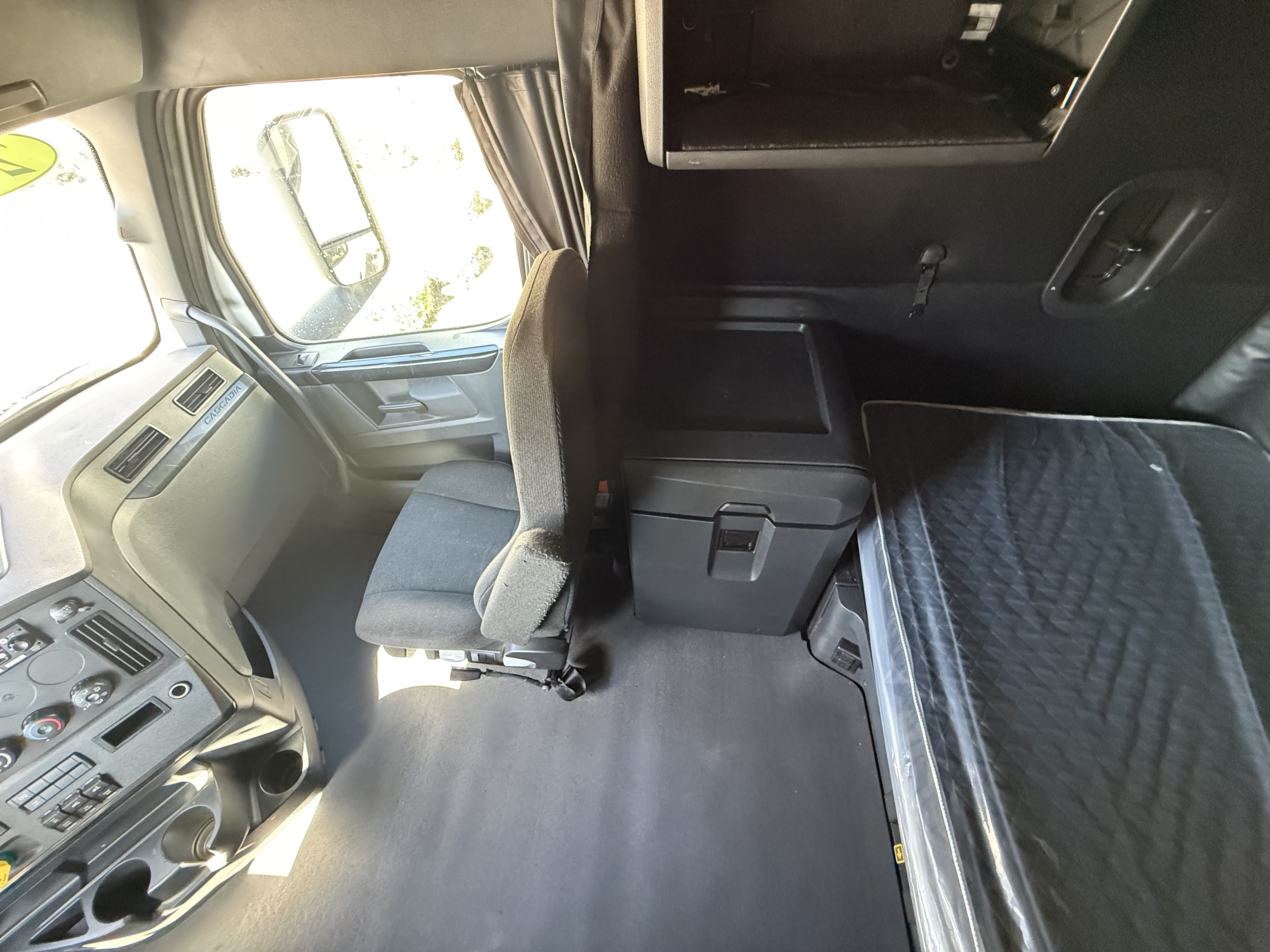 2023 FREIGHTLINER CASCADIA 126SLP - image 19