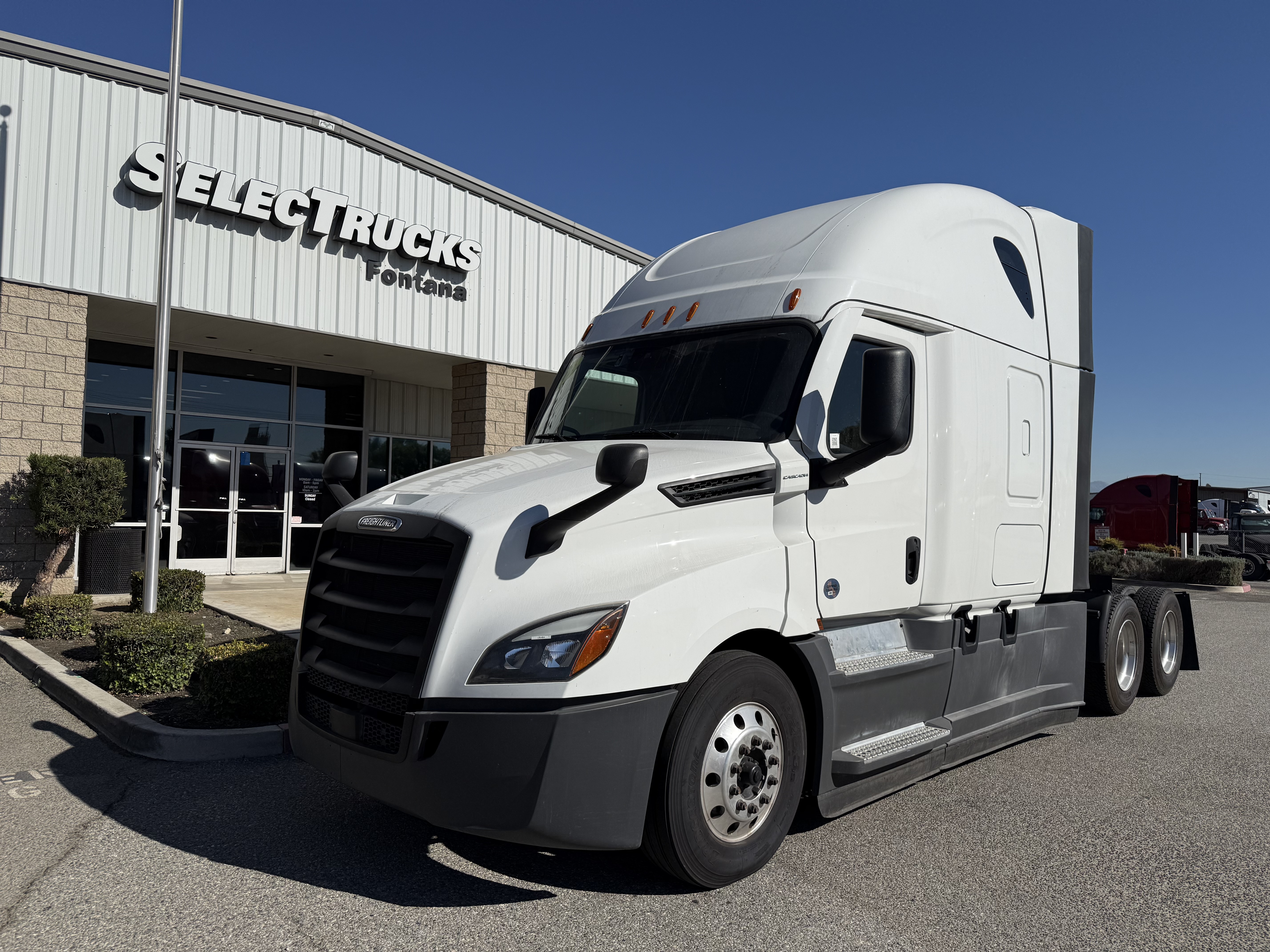 2023 FREIGHTLINER CASCADIA 126SLP - image 1