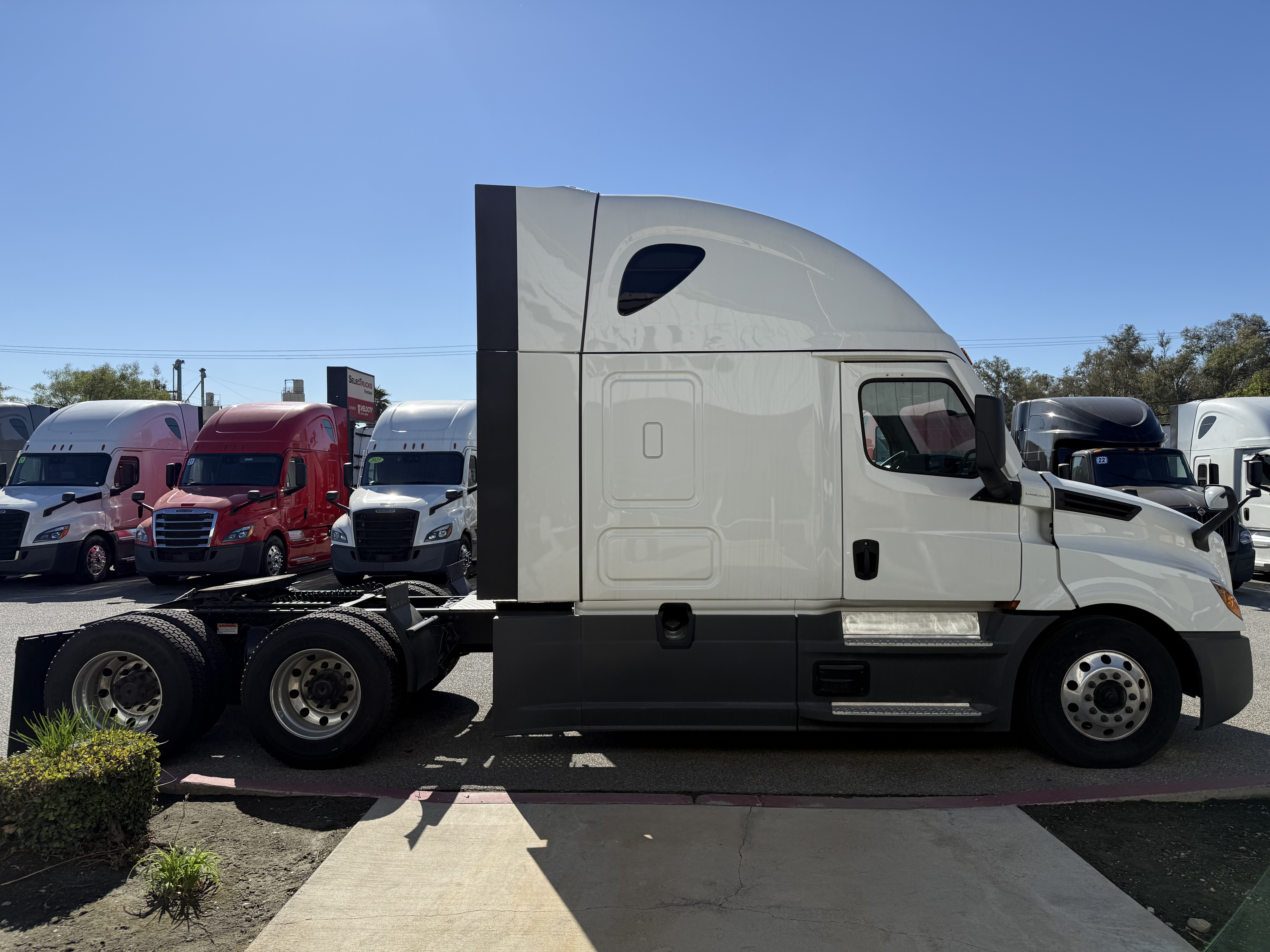 2023 FREIGHTLINER CASCADIA 126SLP - image 7