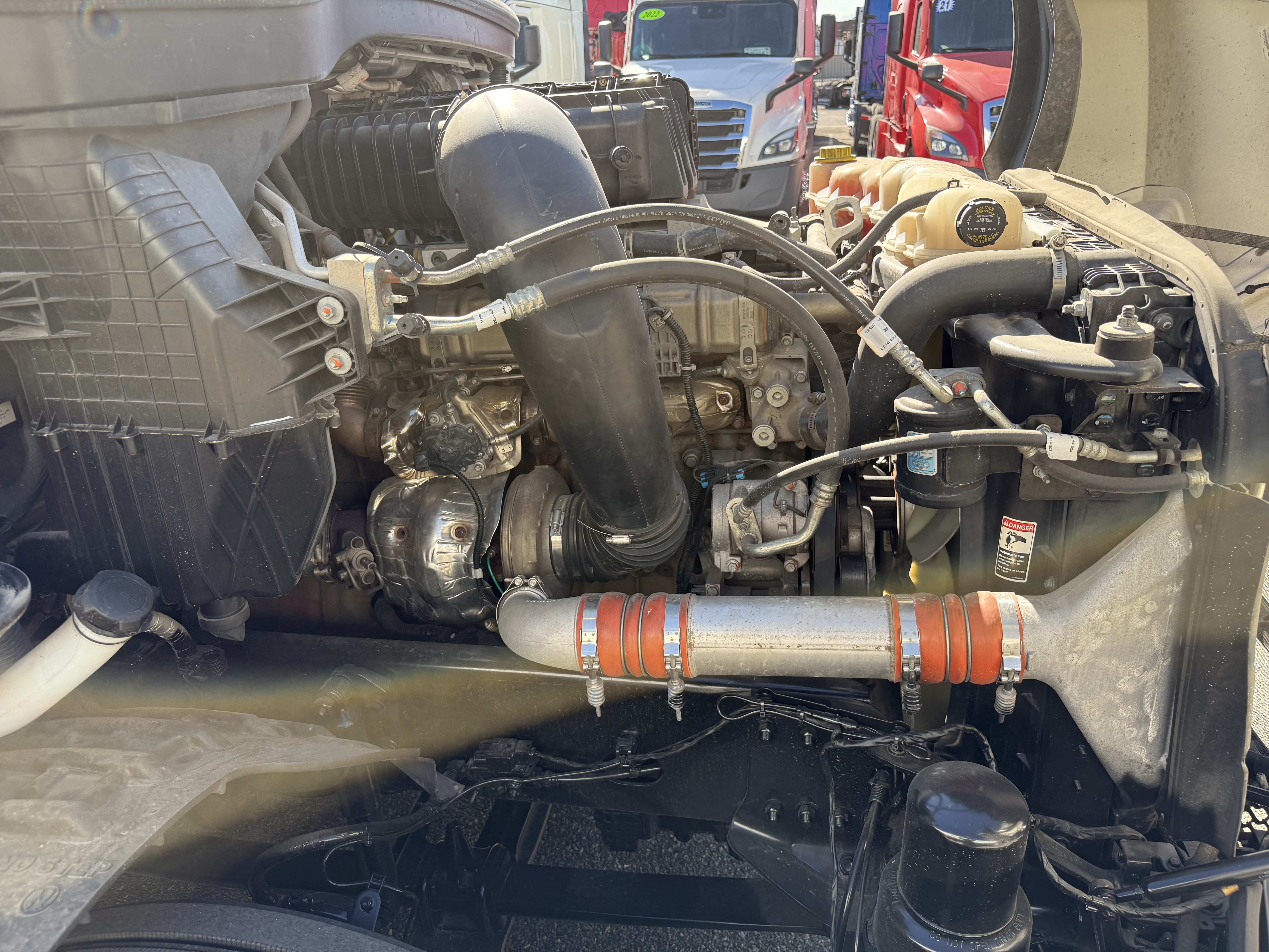 2023 FREIGHTLINER CASCADIA 126SLP - image 9