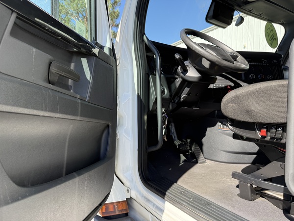 FREIGHTLINER CASCADIA 126SLP 2023