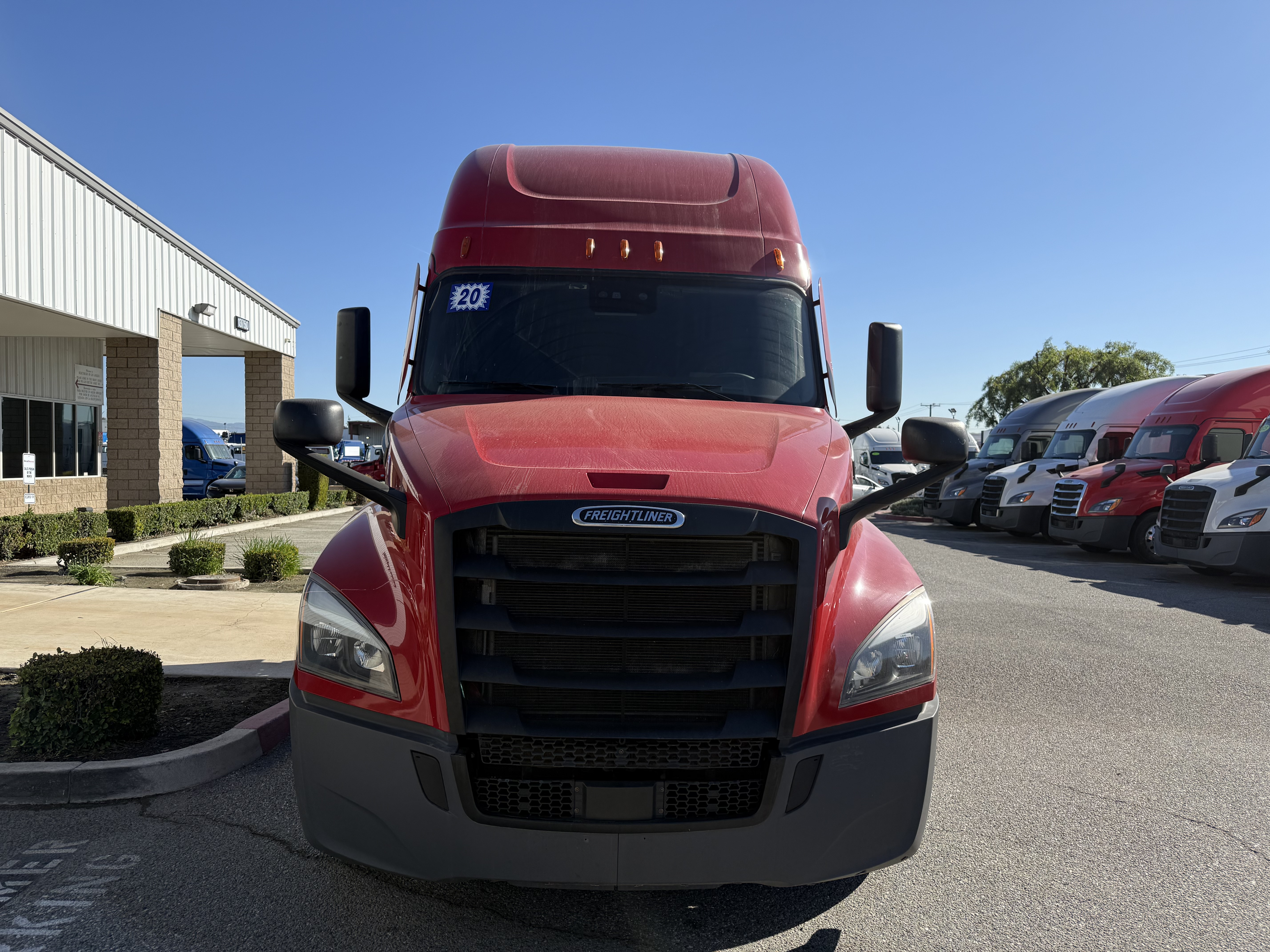 2020 FREIGHTLINER CASCADIA 126SLP - image 2