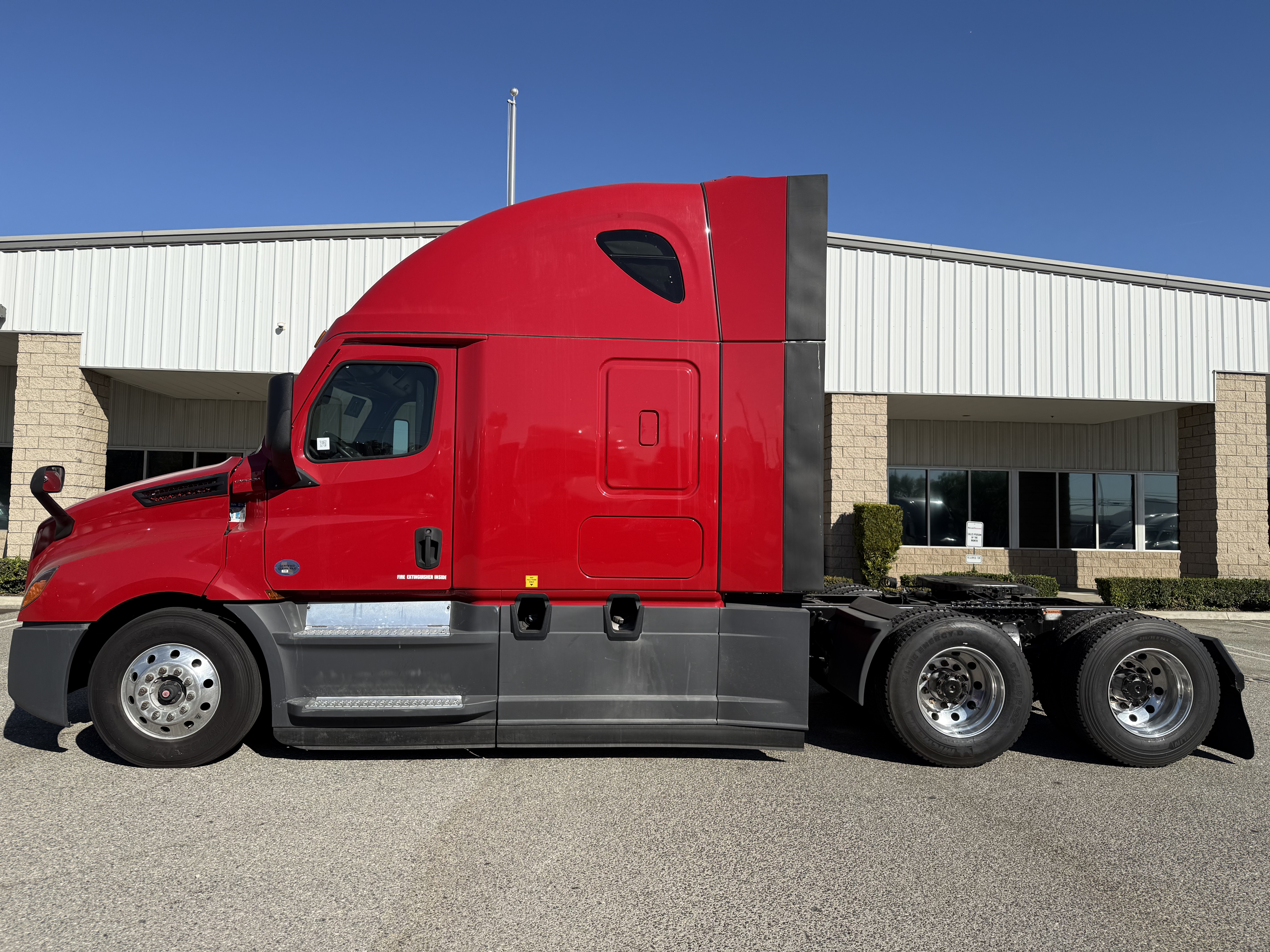 2020 FREIGHTLINER CASCADIA 126SLP - image 3