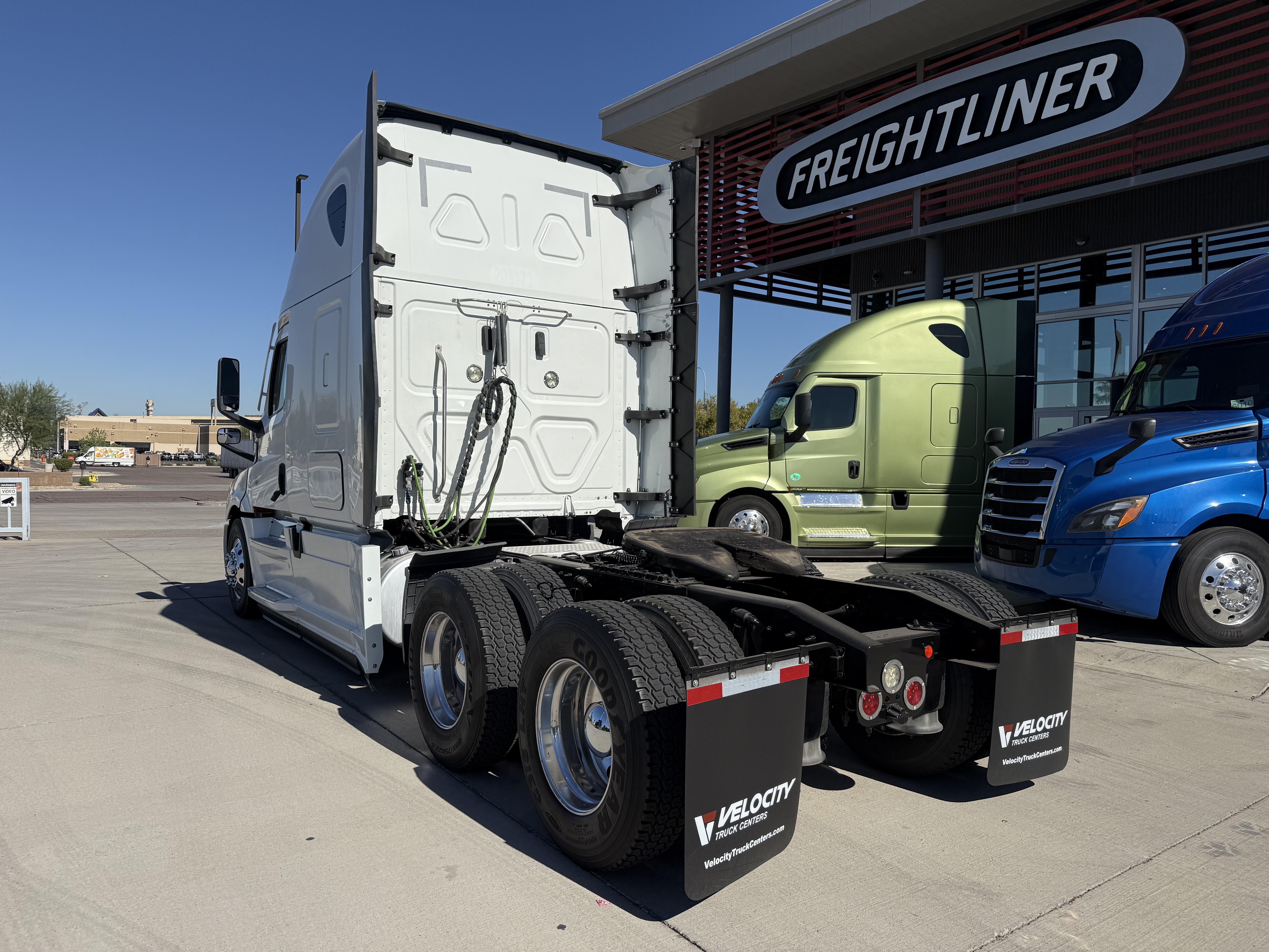 2020 FREIGHTLINER CASCADIA 126SLP - image 4
