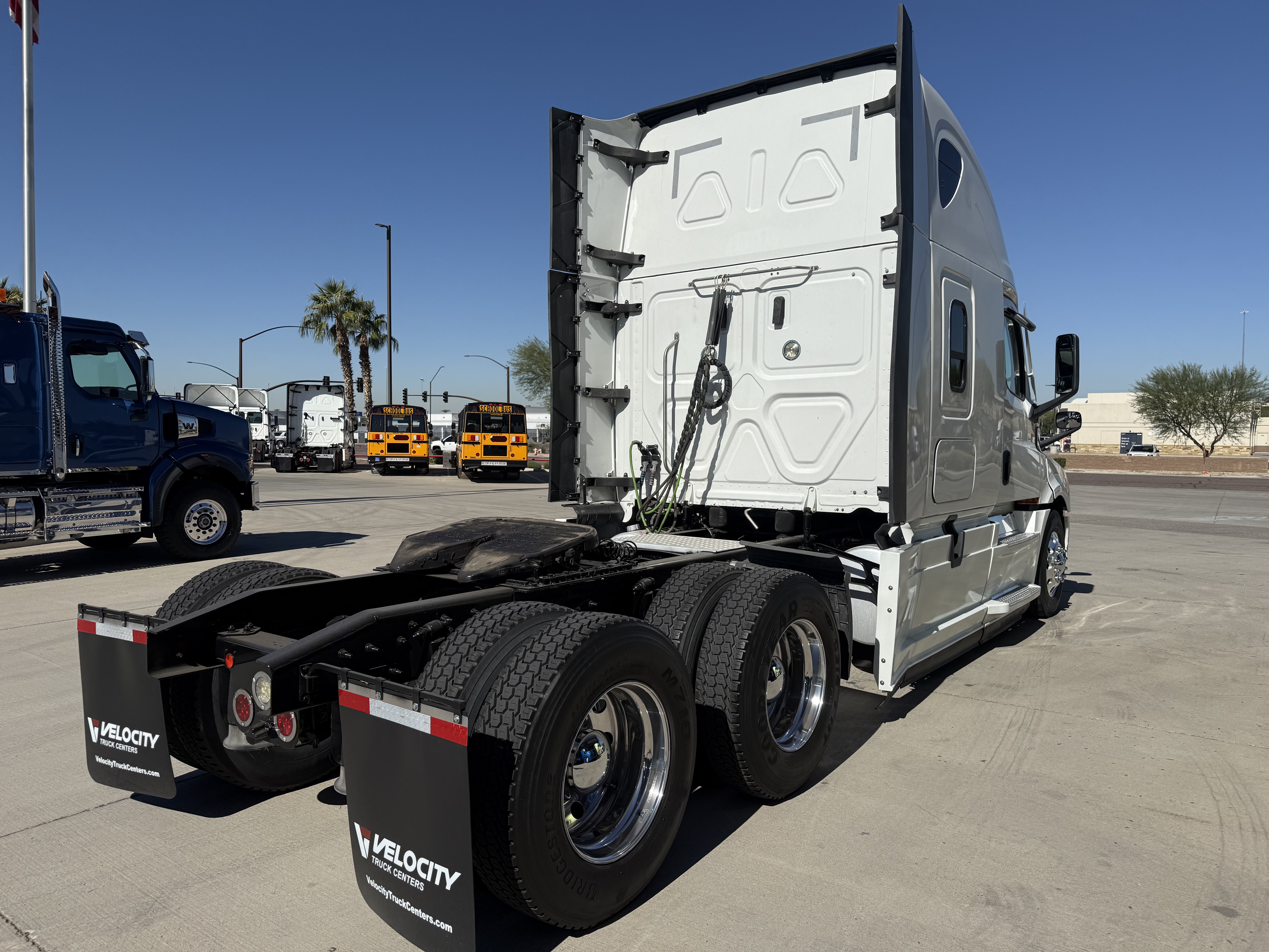 2020 FREIGHTLINER CASCADIA 126SLP - image 6