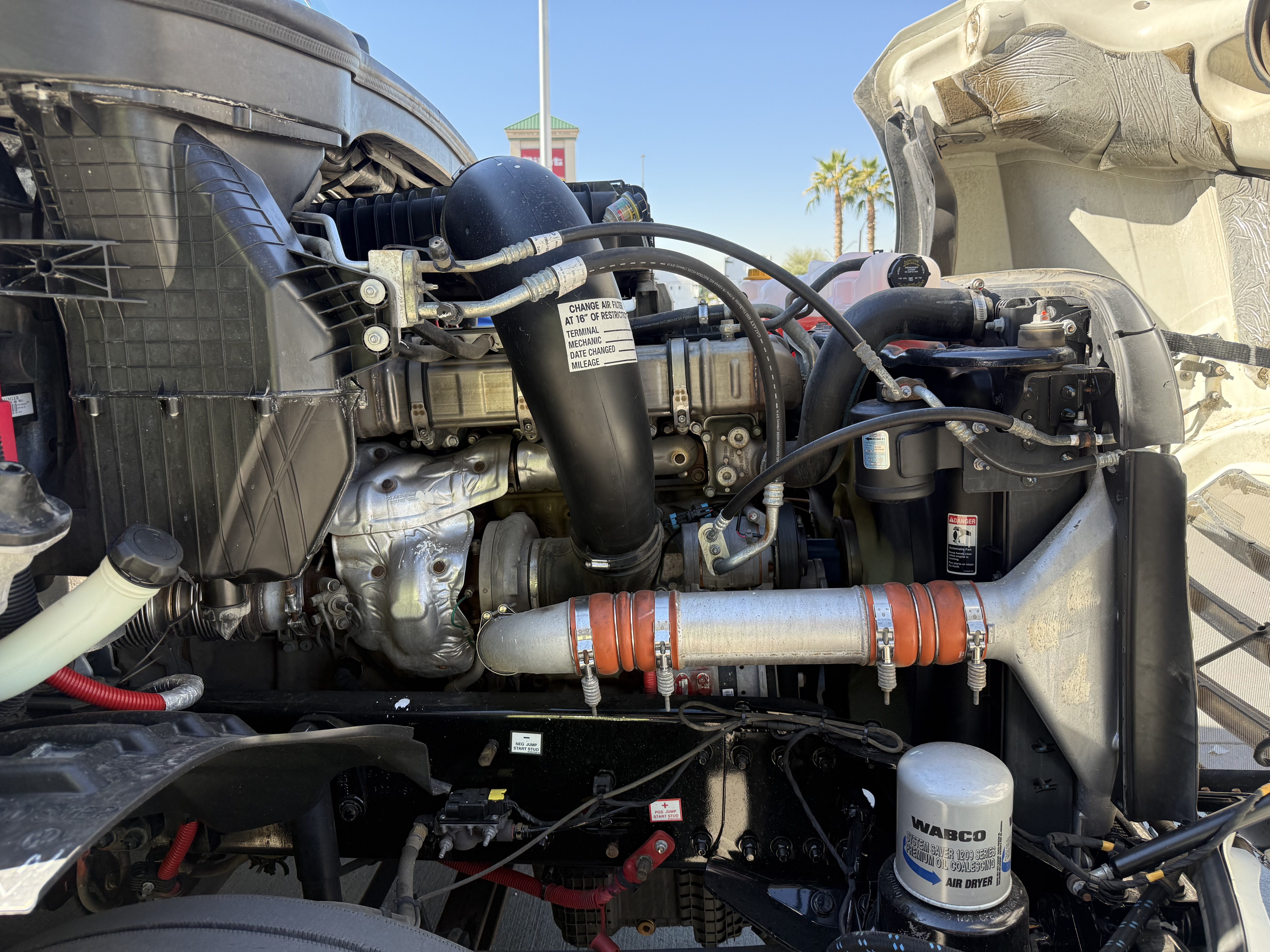 2020 FREIGHTLINER CASCADIA 126SLP - image 9