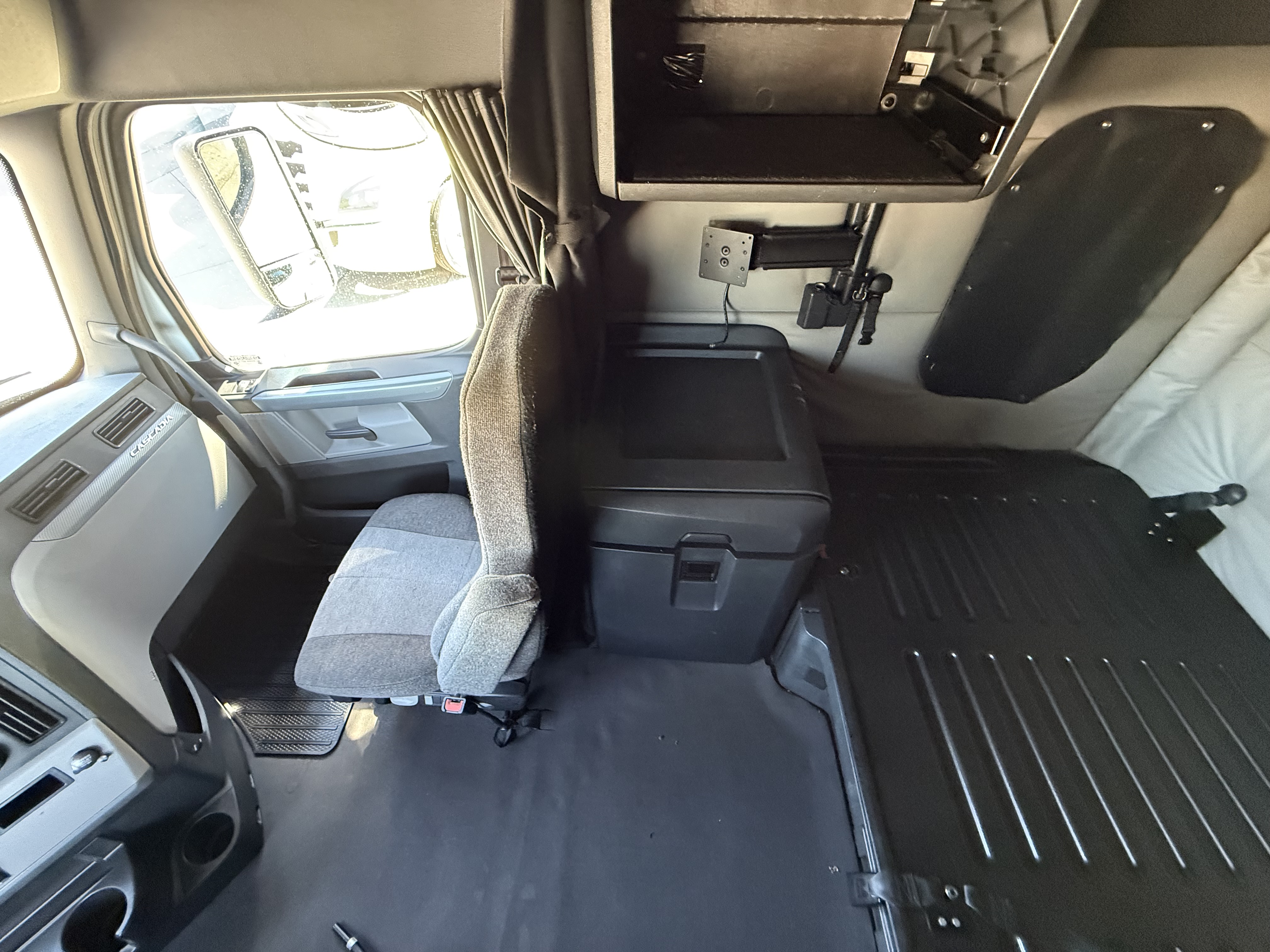 2020 FREIGHTLINER CASCADIA 126SLP - image 16