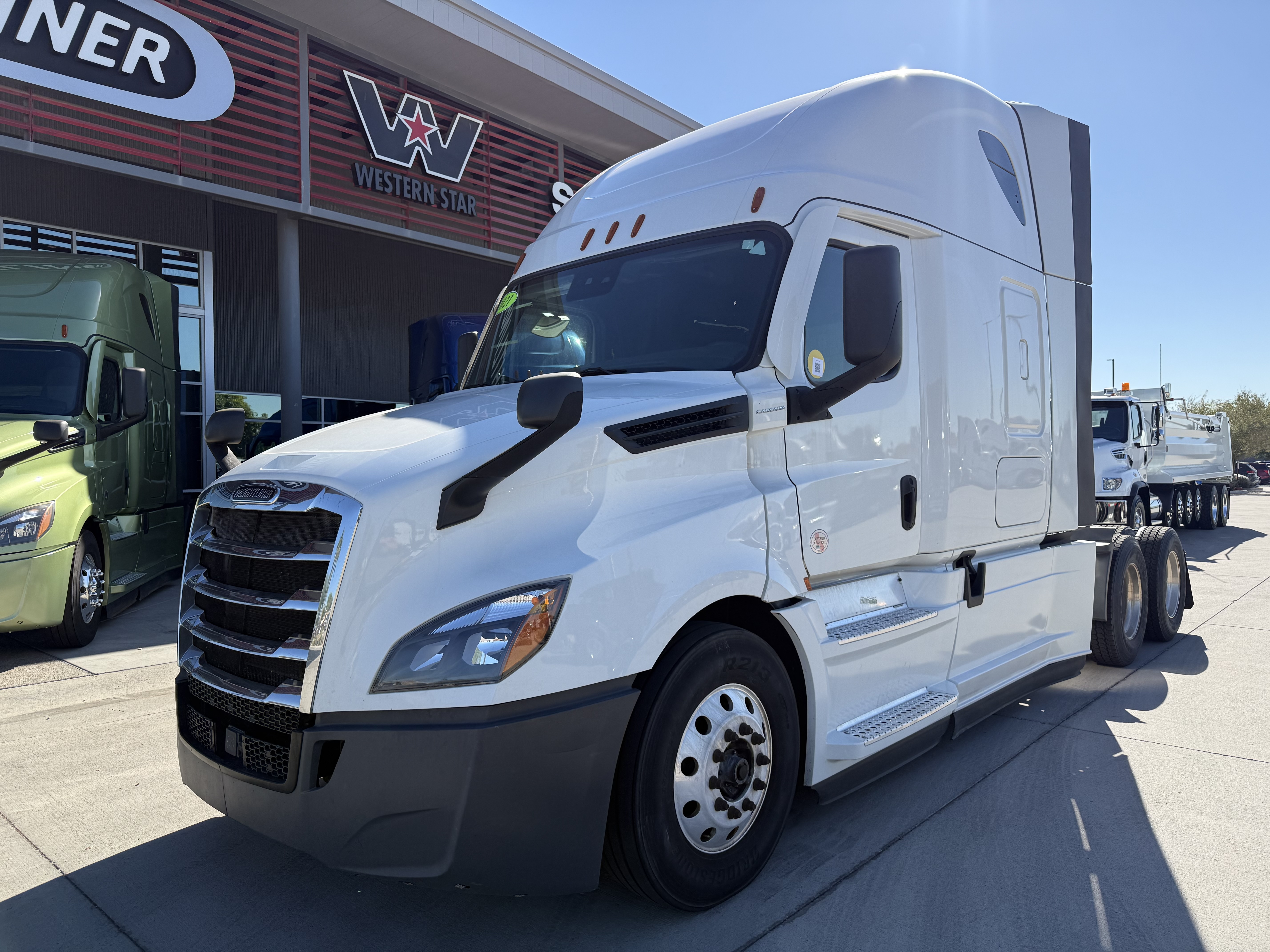 2021 FREIGHTLINER CASCADIA 126SLP - image 1