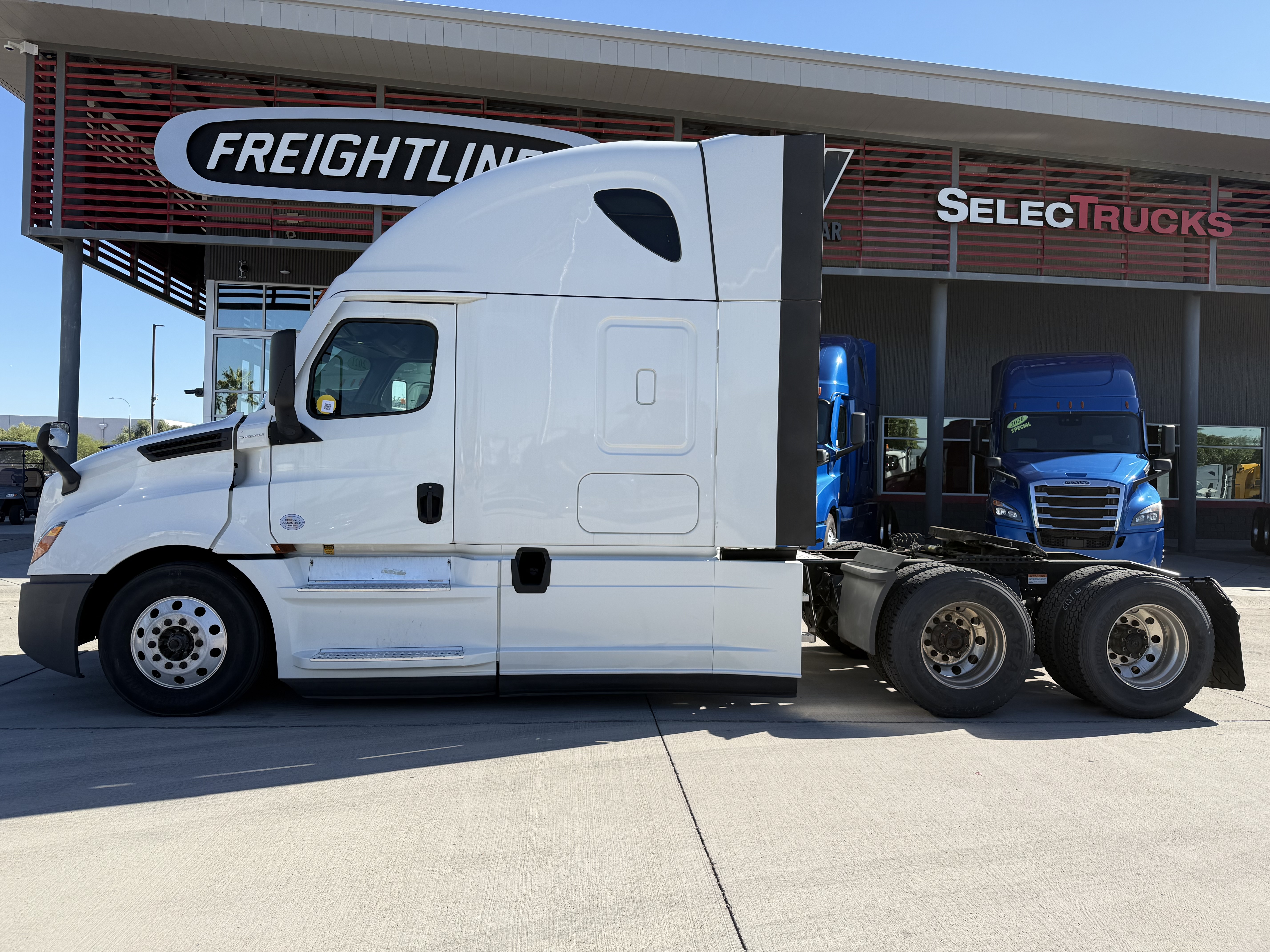 2021 FREIGHTLINER CASCADIA 126SLP - image 3
