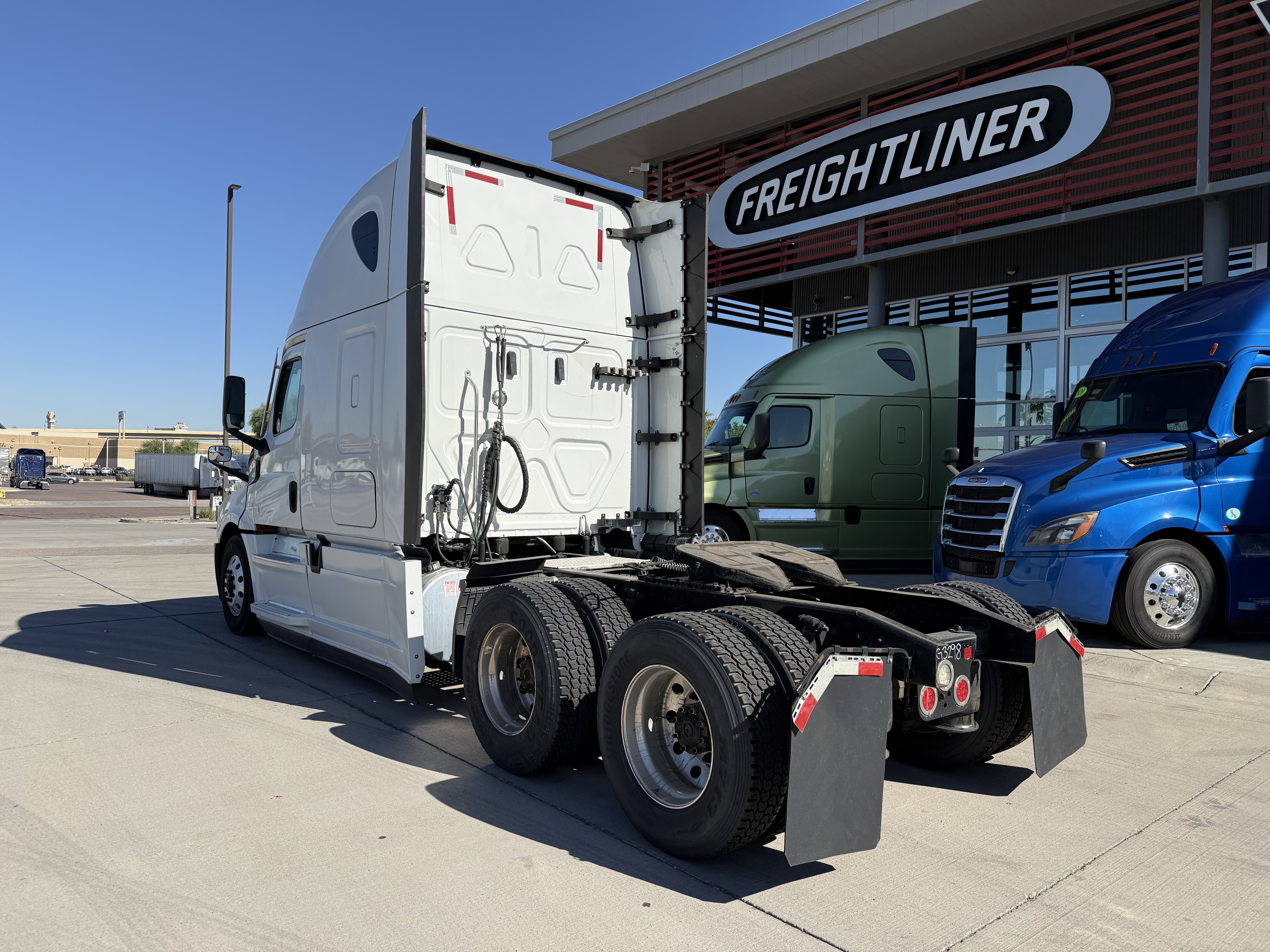 2021 FREIGHTLINER CASCADIA 126SLP - image 4