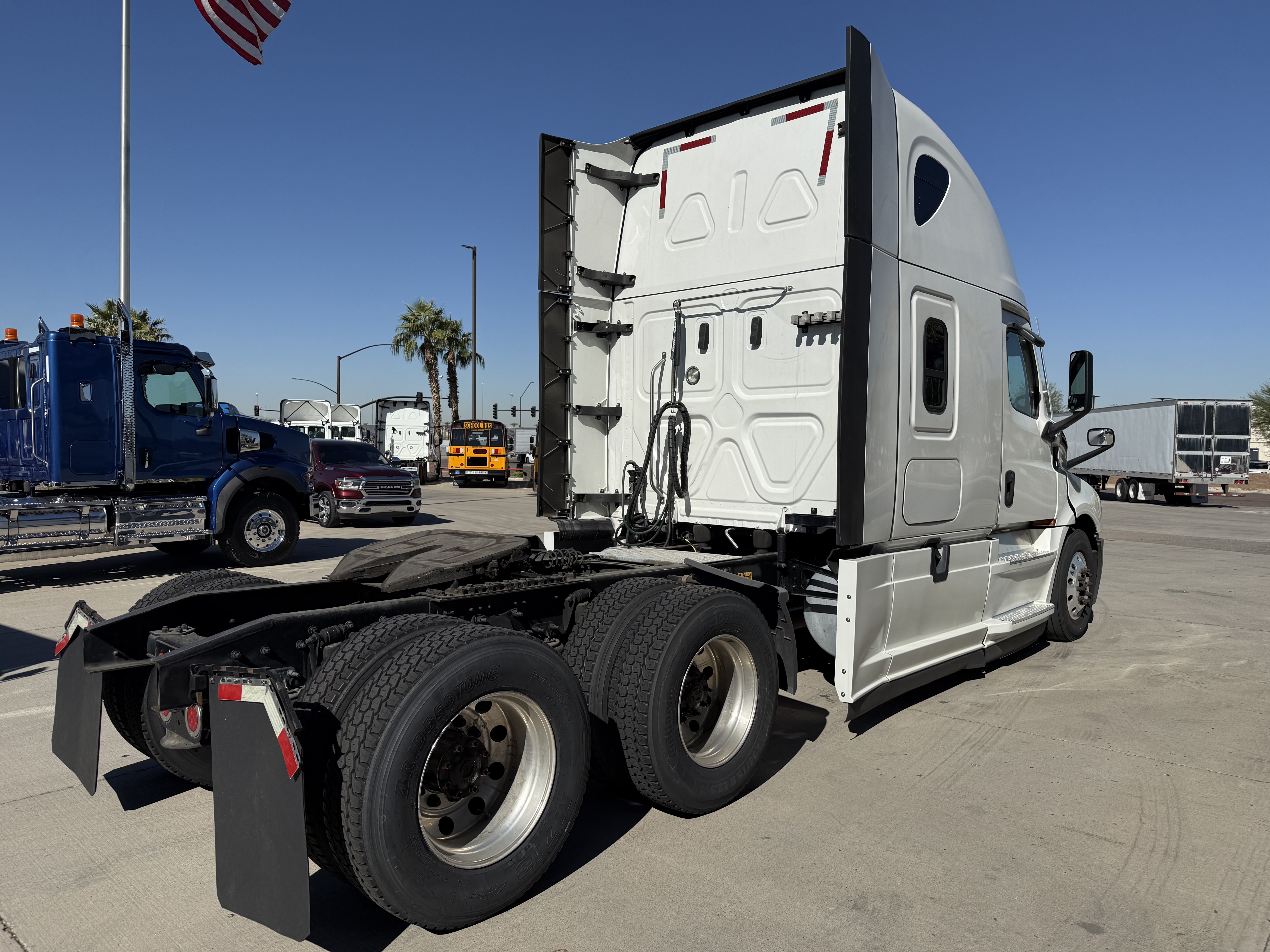 2021 FREIGHTLINER CASCADIA 126SLP - image 6