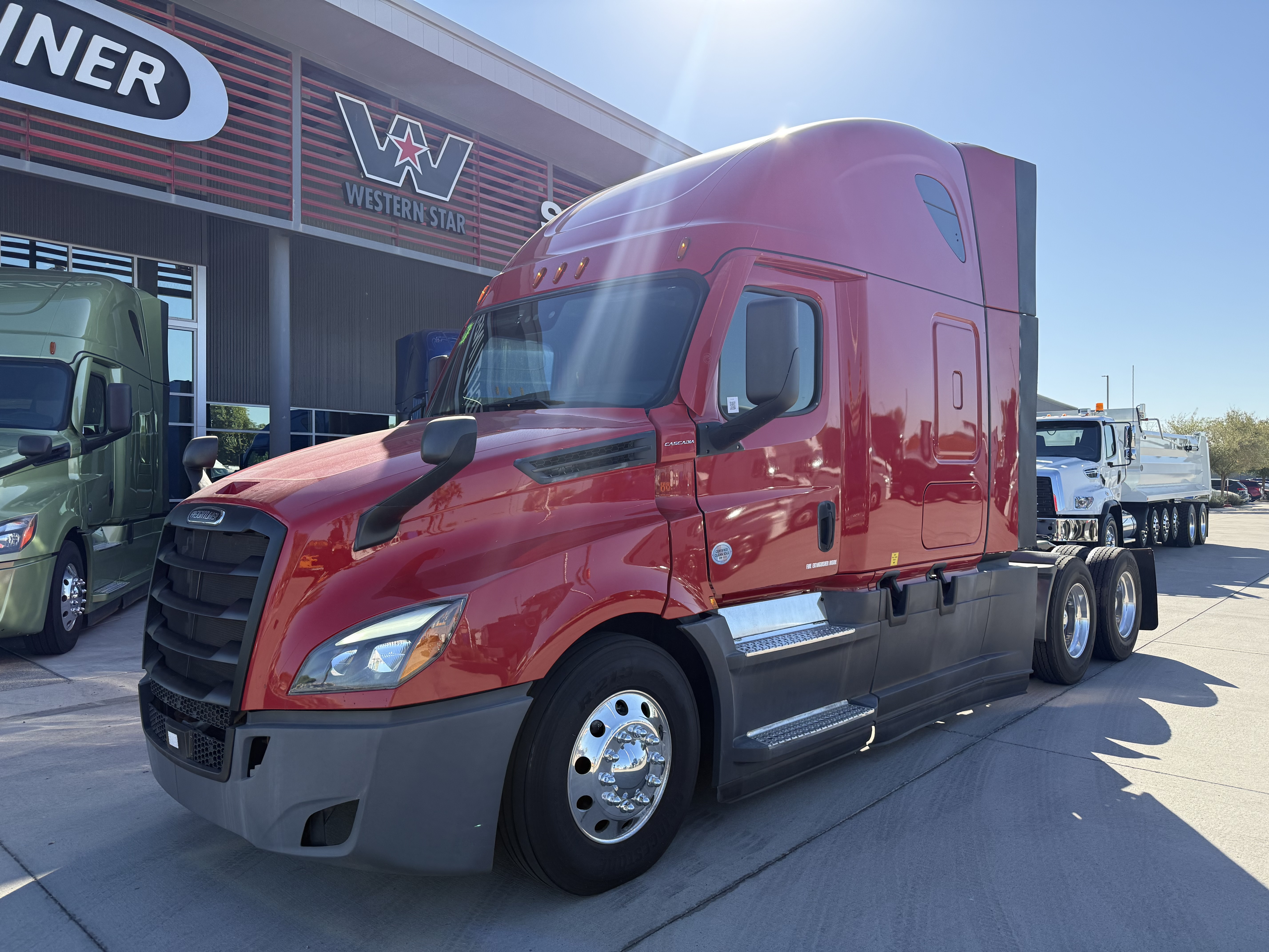 2021 FREIGHTLINER CASCADIA 126SLP - image 1