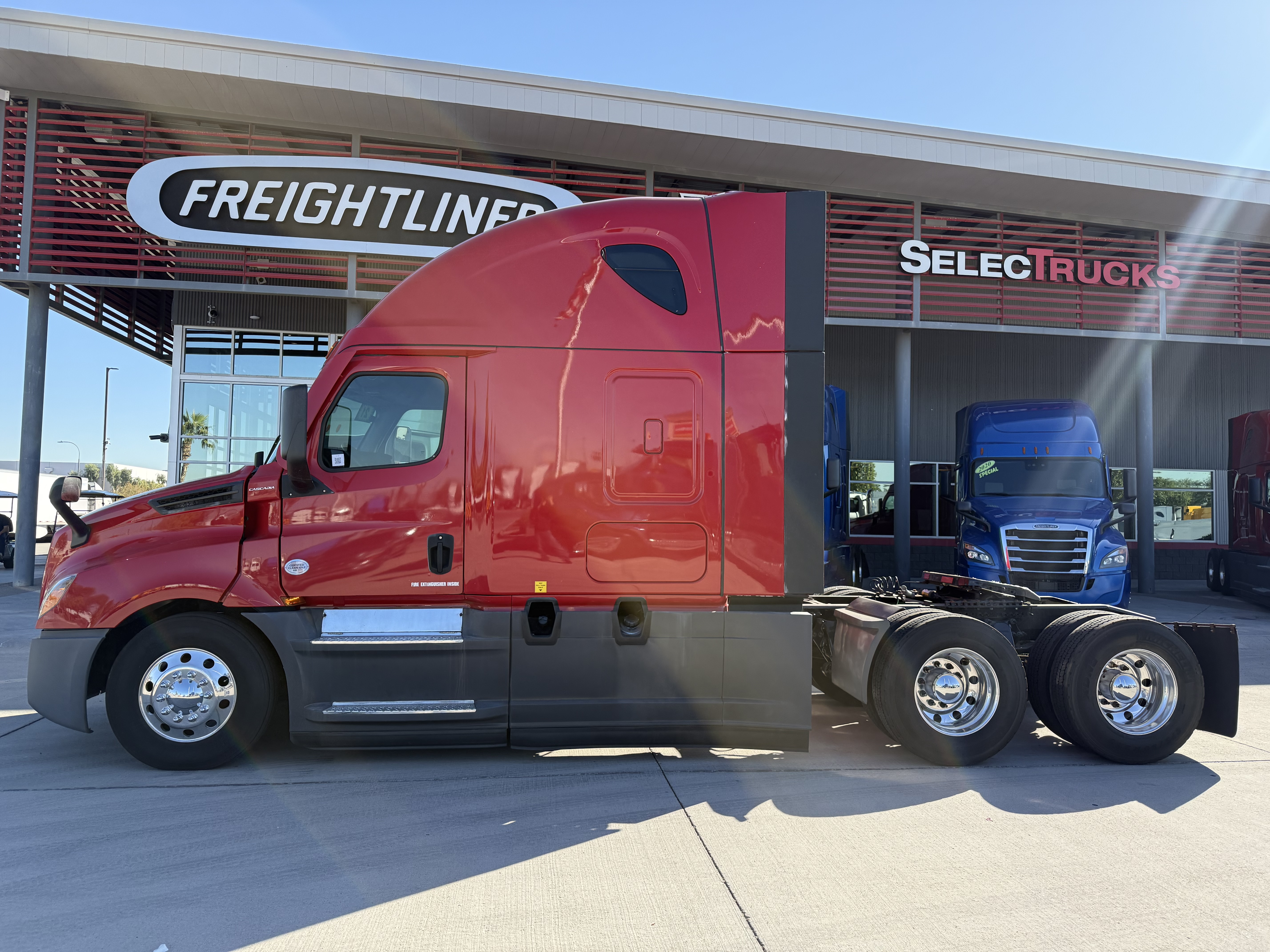 2021 FREIGHTLINER CASCADIA 126SLP - image 3