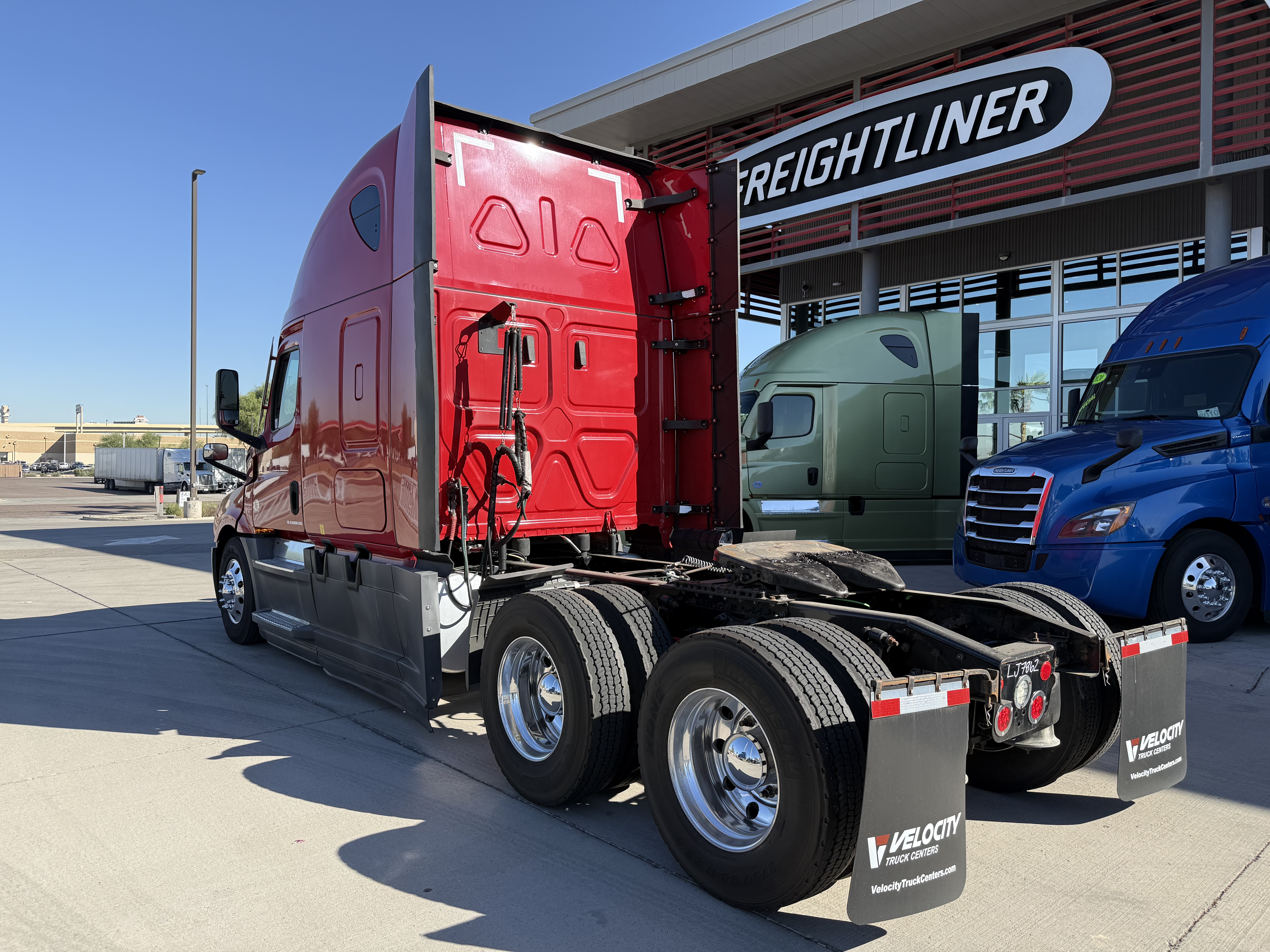 2021 FREIGHTLINER CASCADIA 126SLP - image 4