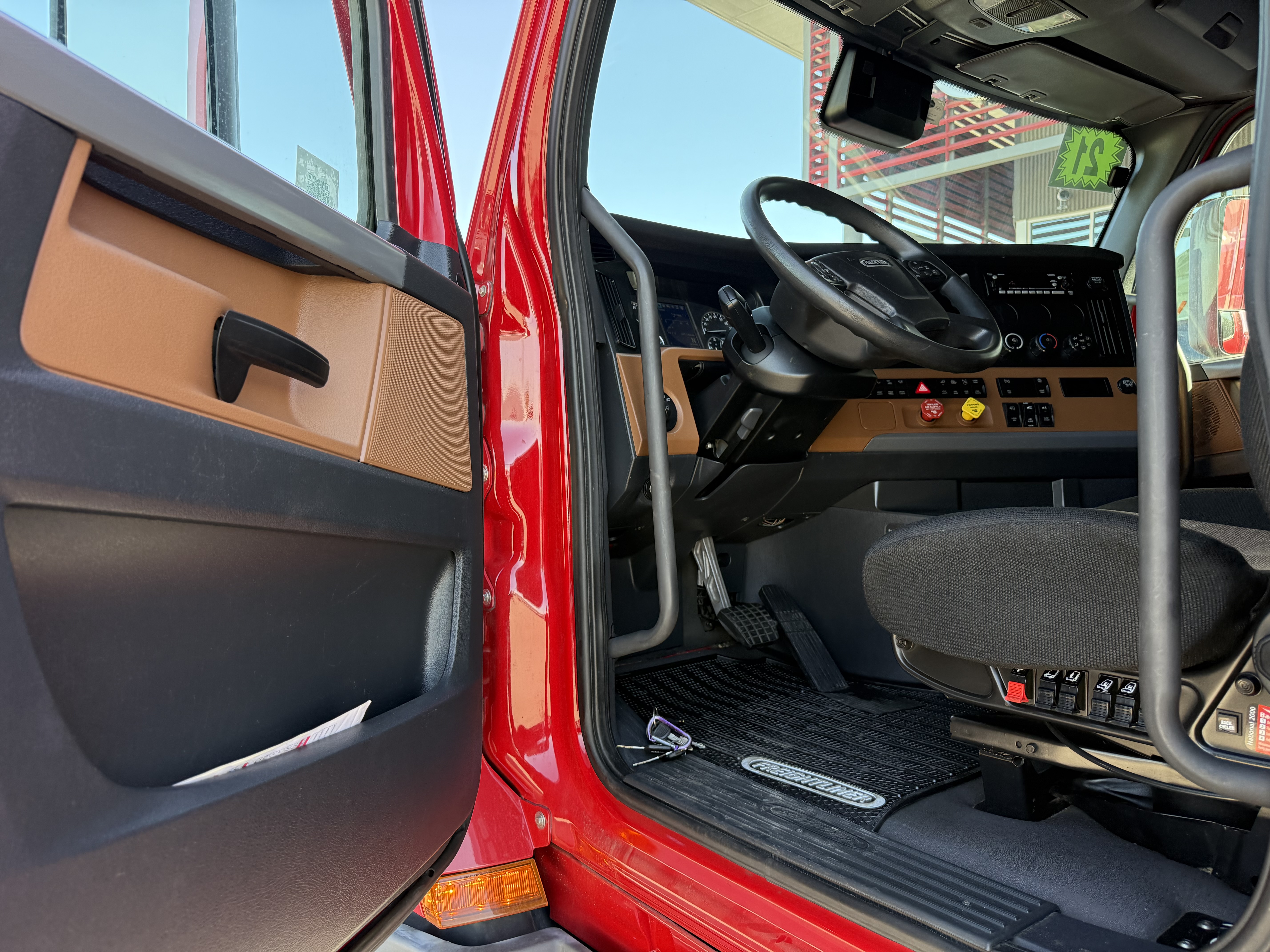 2021 FREIGHTLINER CASCADIA 126SLP - image 18