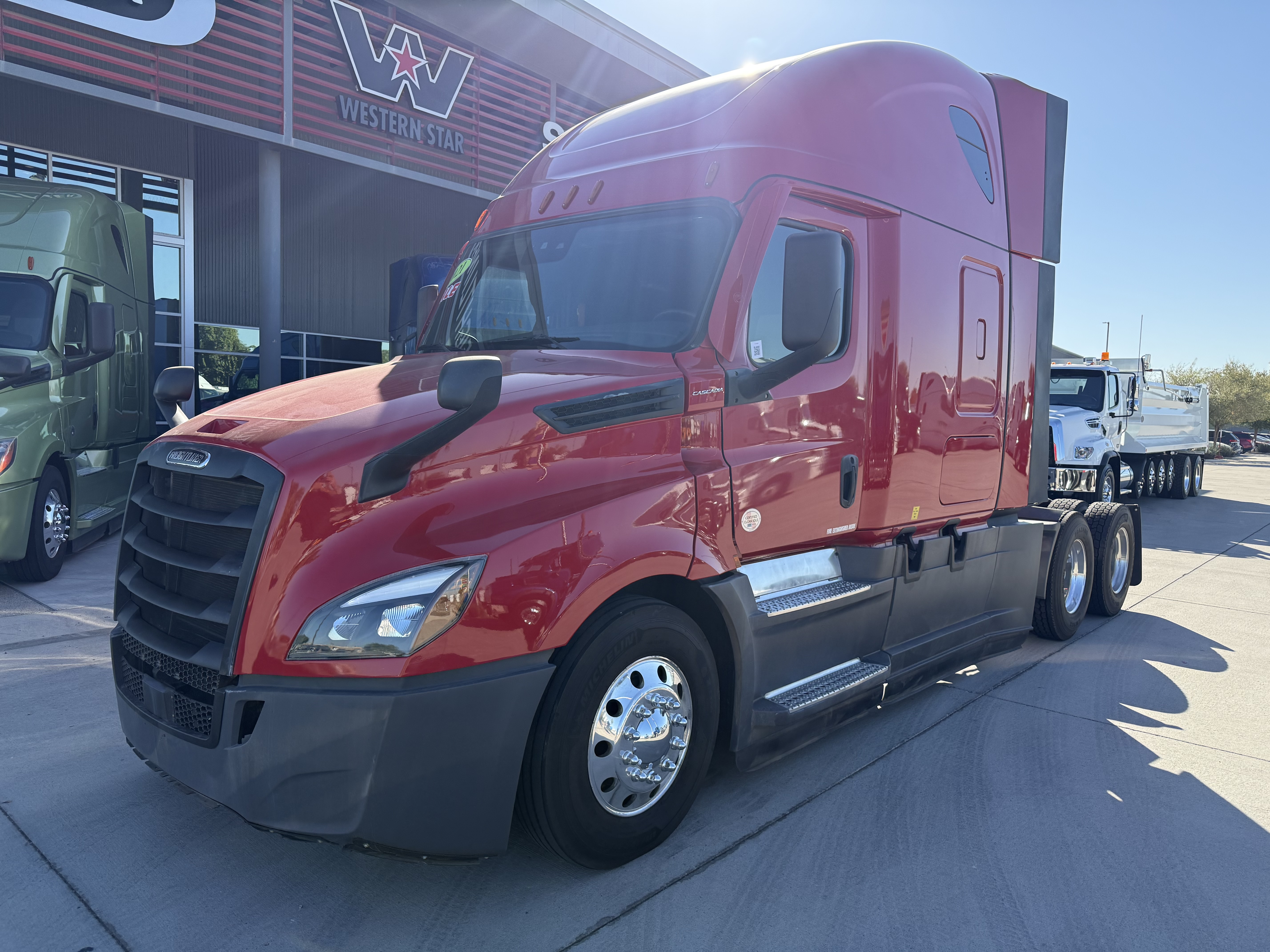2021 FREIGHTLINER CASCADIA 126SLP - image 1