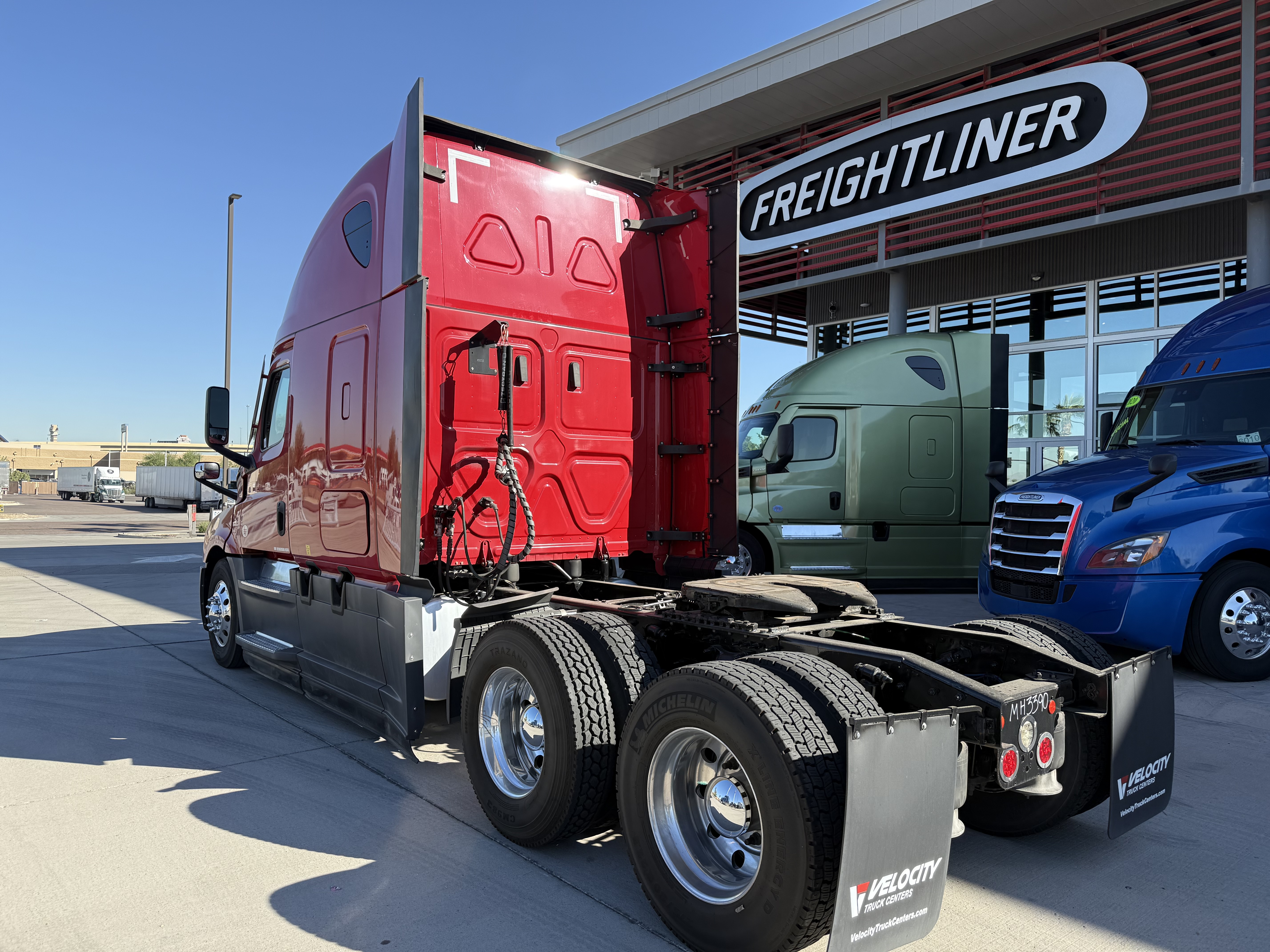 2021 FREIGHTLINER CASCADIA 126SLP - image 4