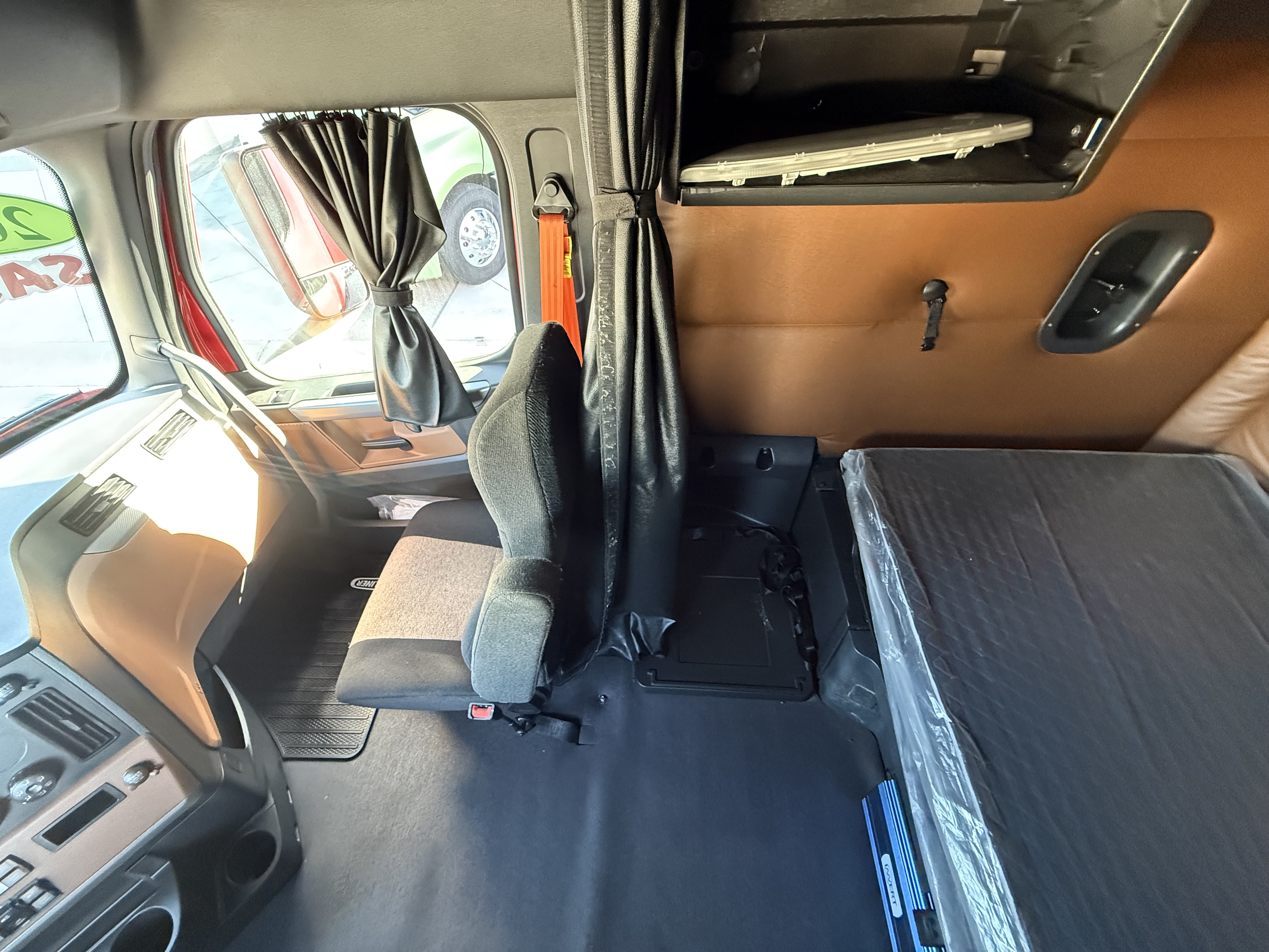 2021 FREIGHTLINER CASCADIA 126SLP - image 17