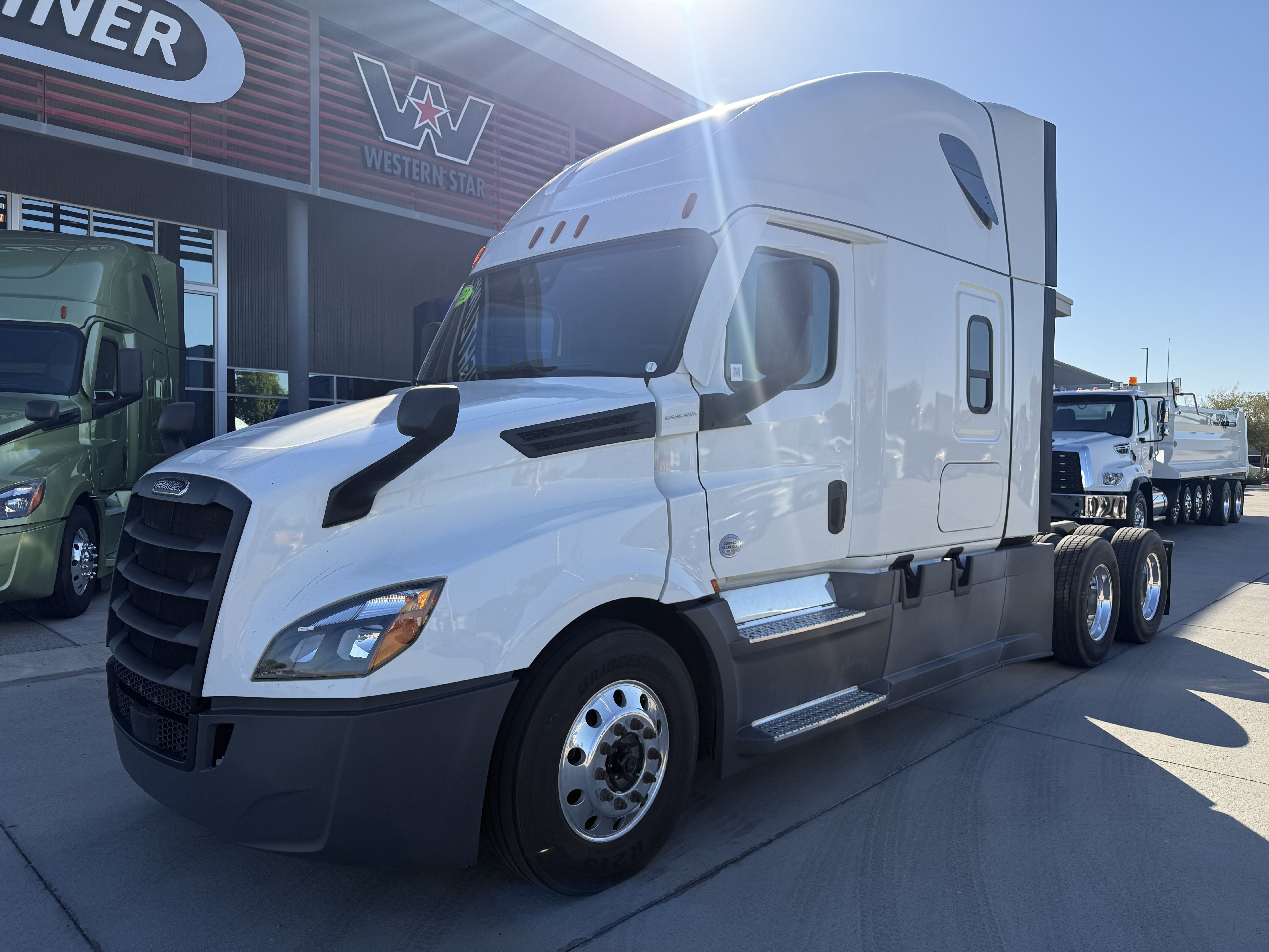2022 FREIGHTLINER CASCADIA 126SLP - image 1