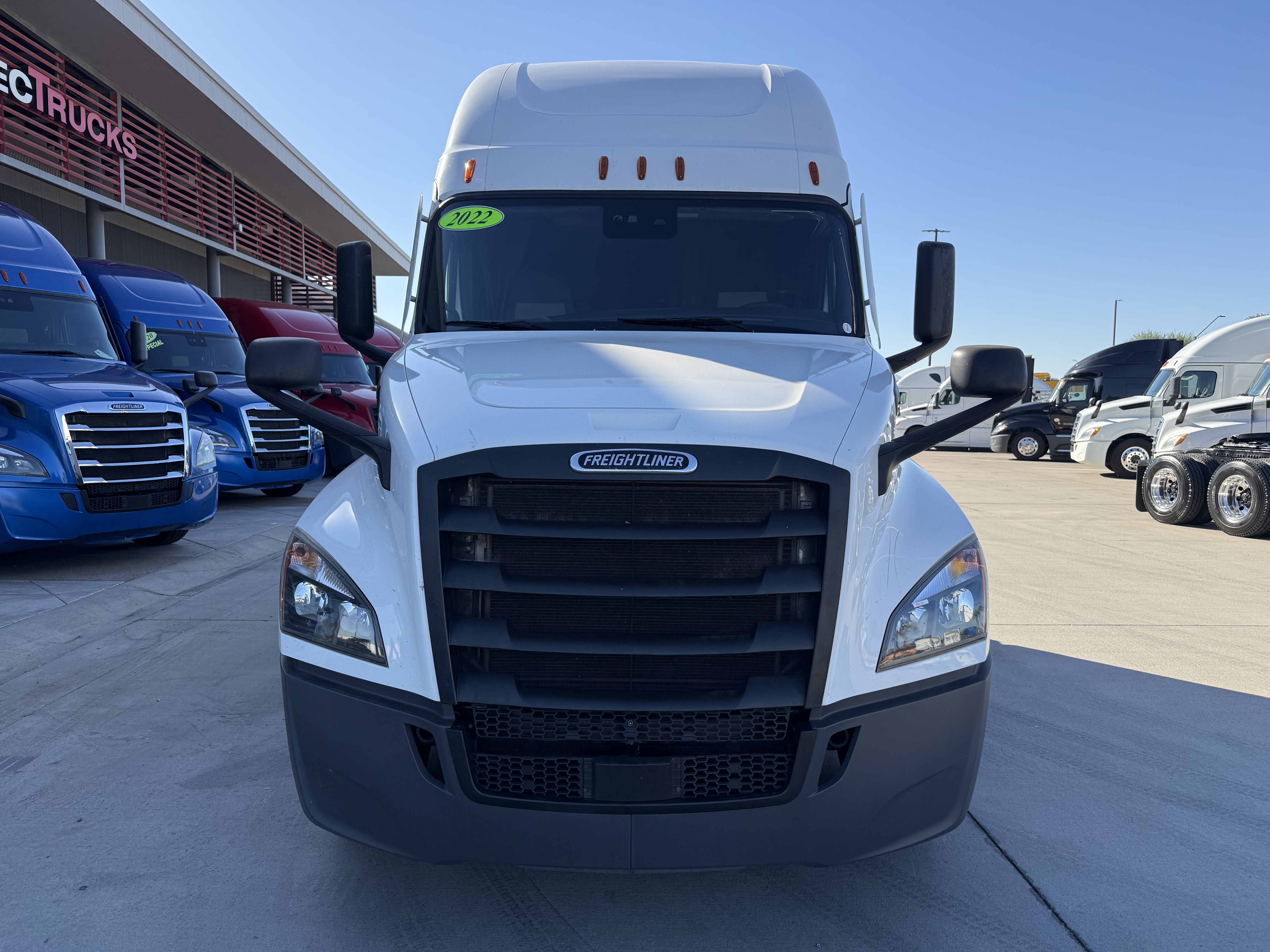 2022 FREIGHTLINER CASCADIA 126SLP - image 2