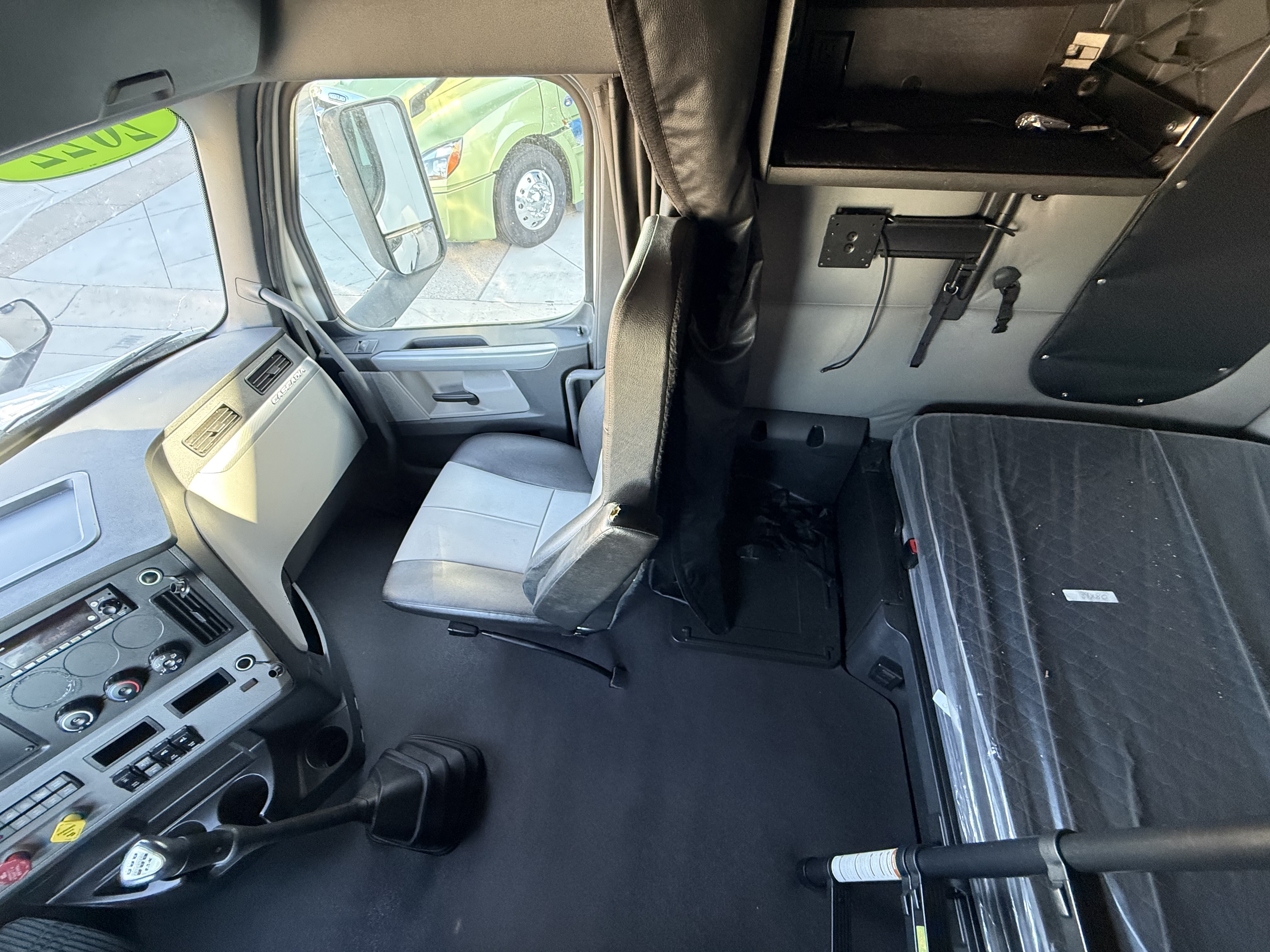 2022 FREIGHTLINER CASCADIA 126SLP - image 17