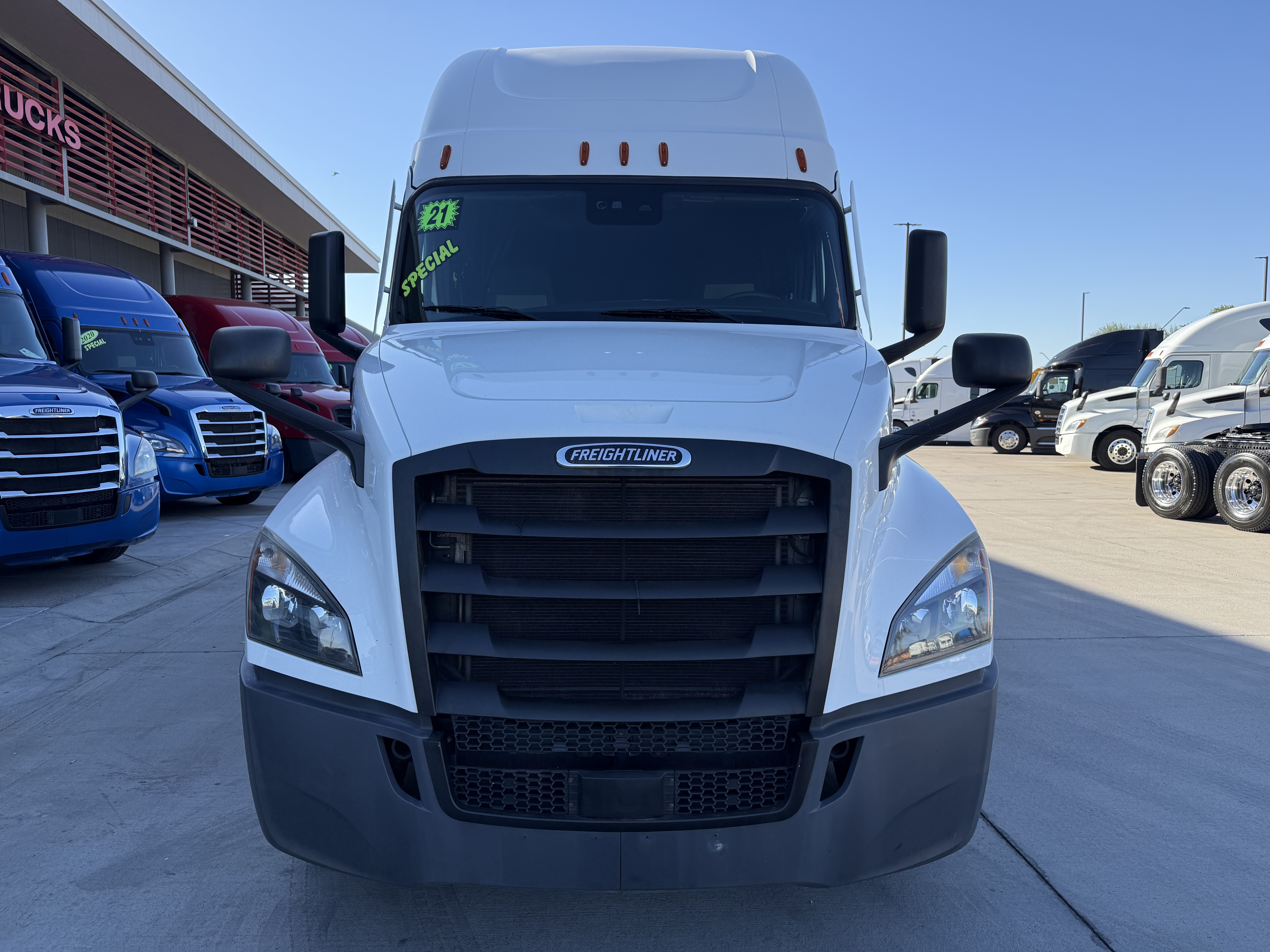 2021 FREIGHTLINER CASCADIA 126SLP - image 2