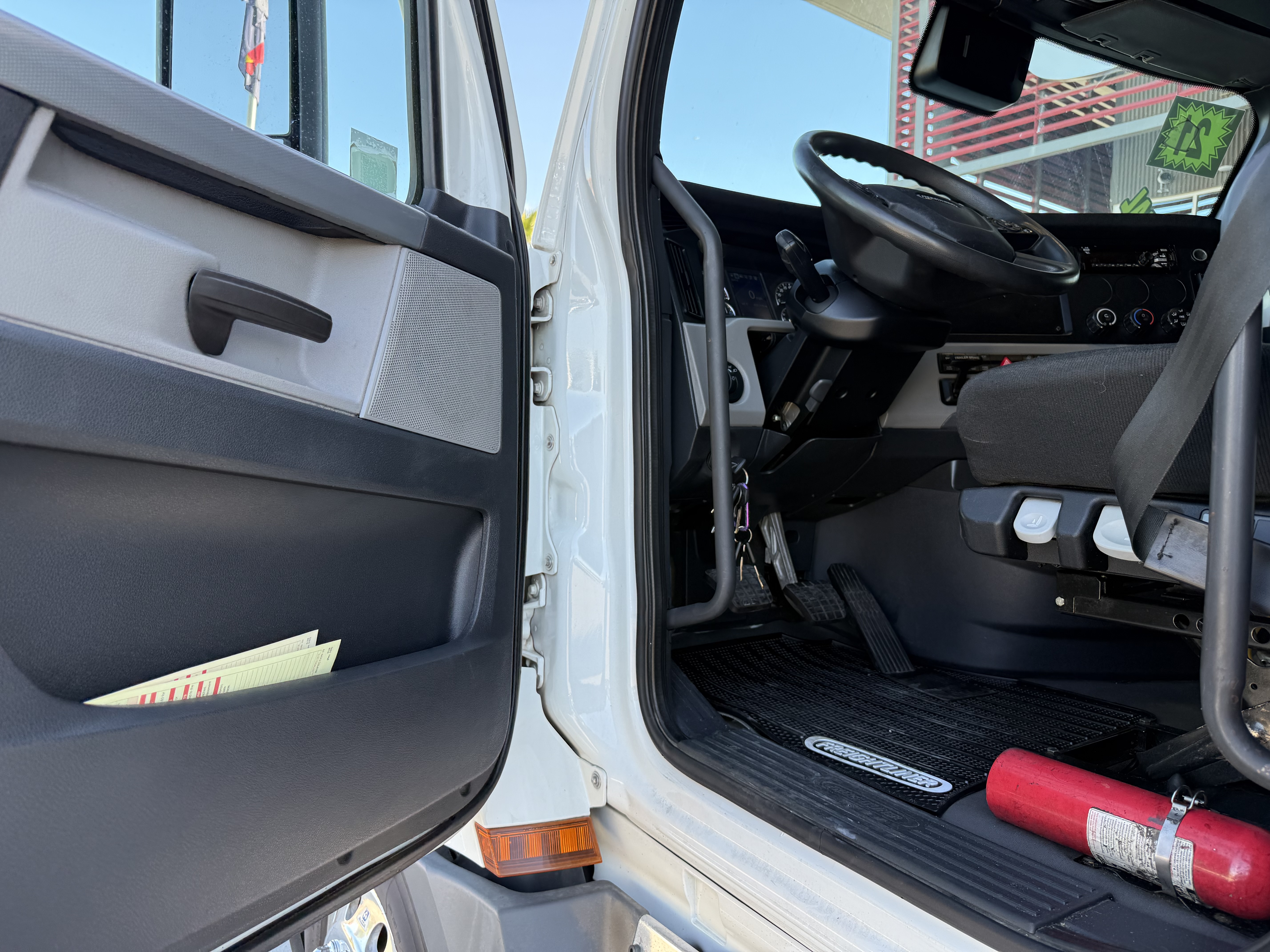 2021 FREIGHTLINER CASCADIA 126SLP - image 17