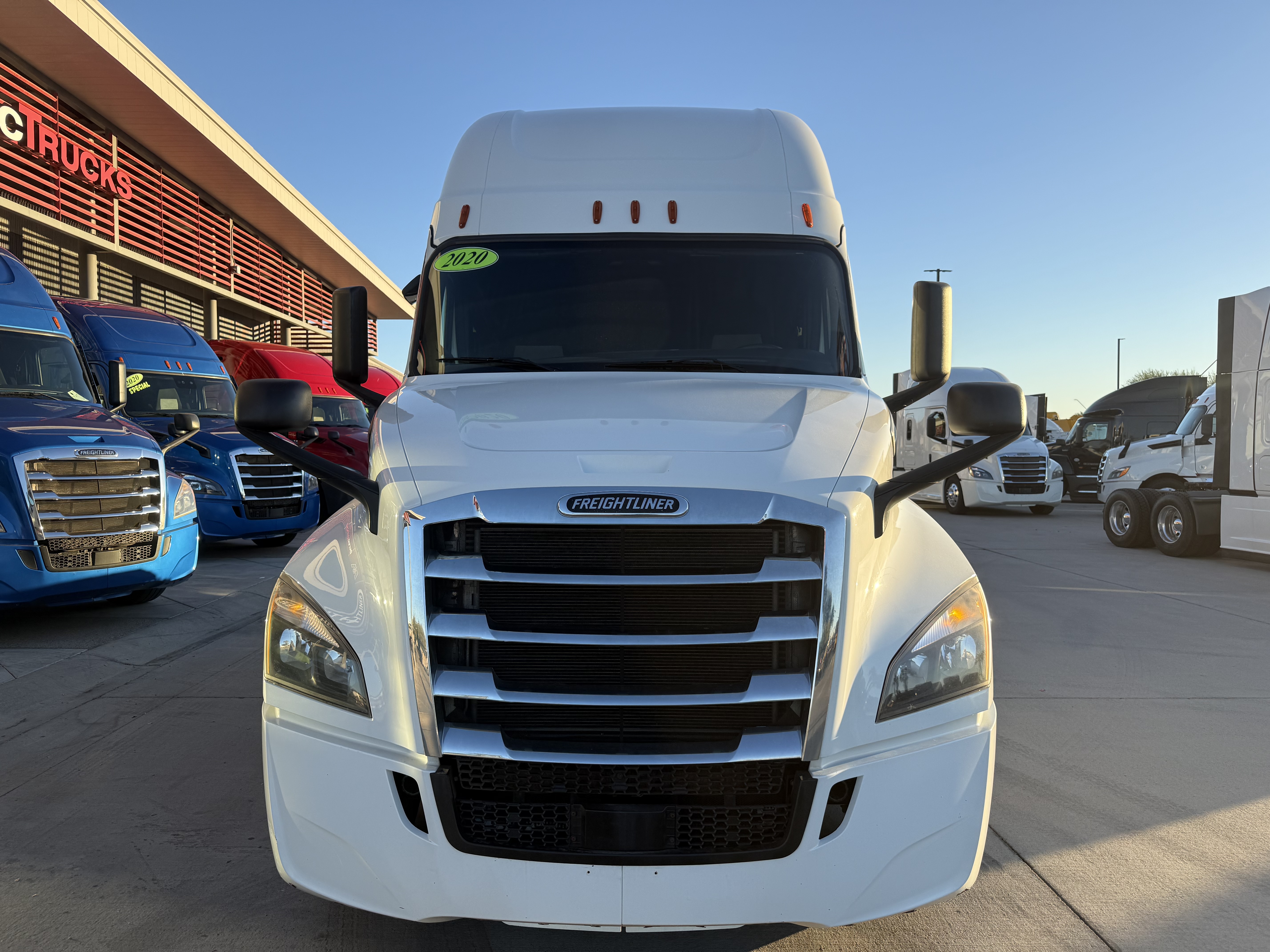 2020 FREIGHTLINER CASCADIA 126SLP - image 2