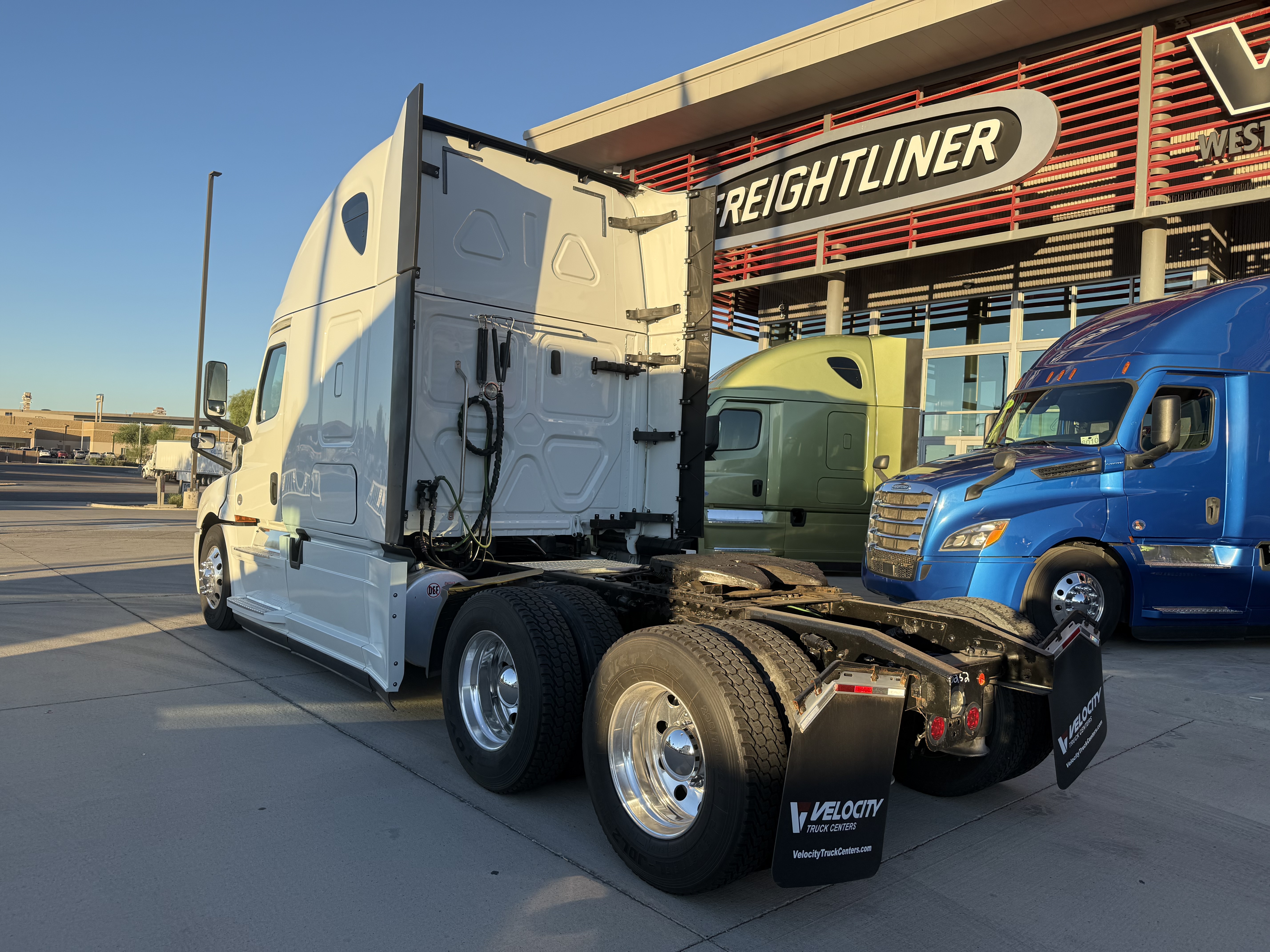 2020 FREIGHTLINER CASCADIA 126SLP - image 4