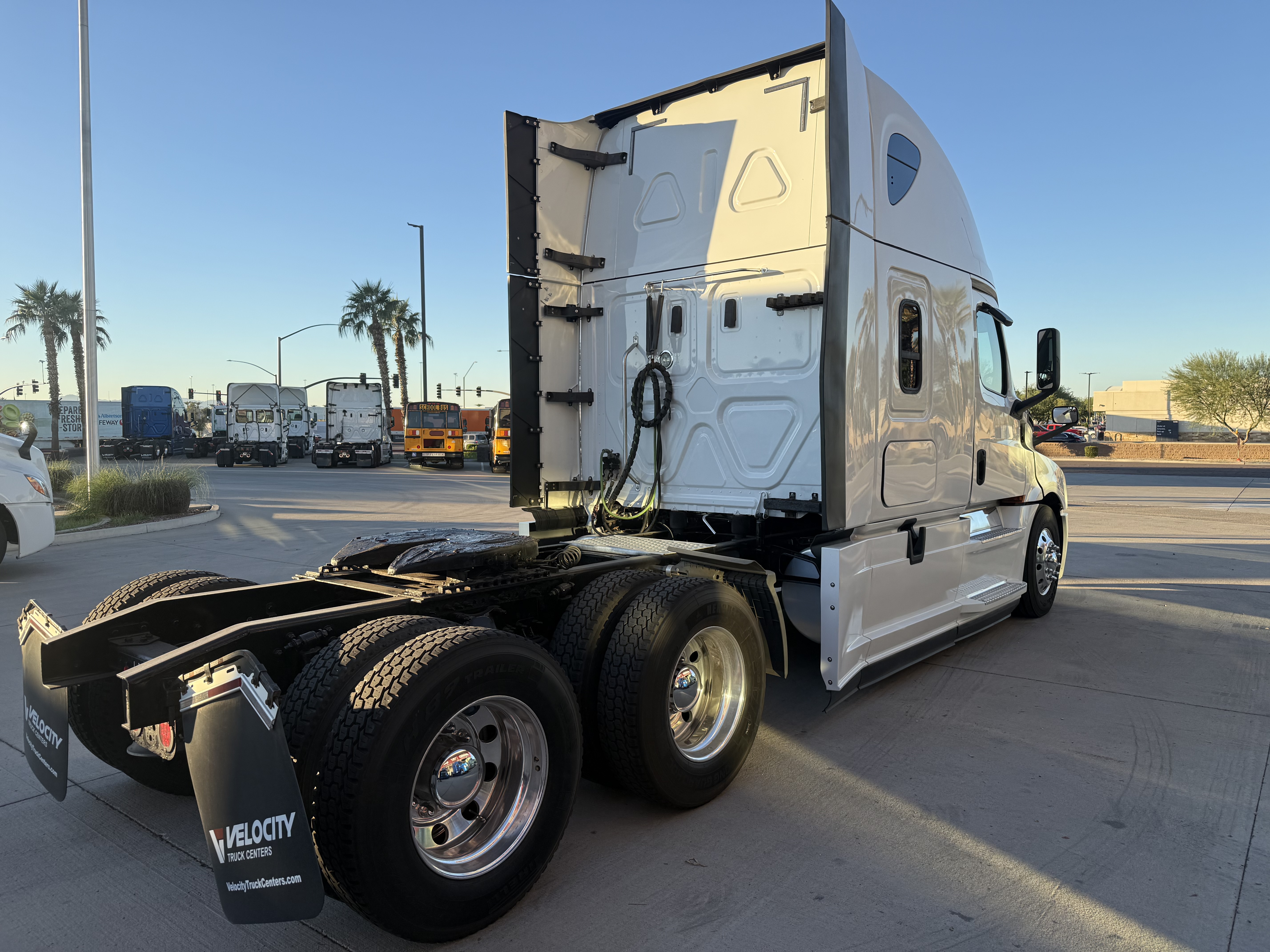 2020 FREIGHTLINER CASCADIA 126SLP - image 6