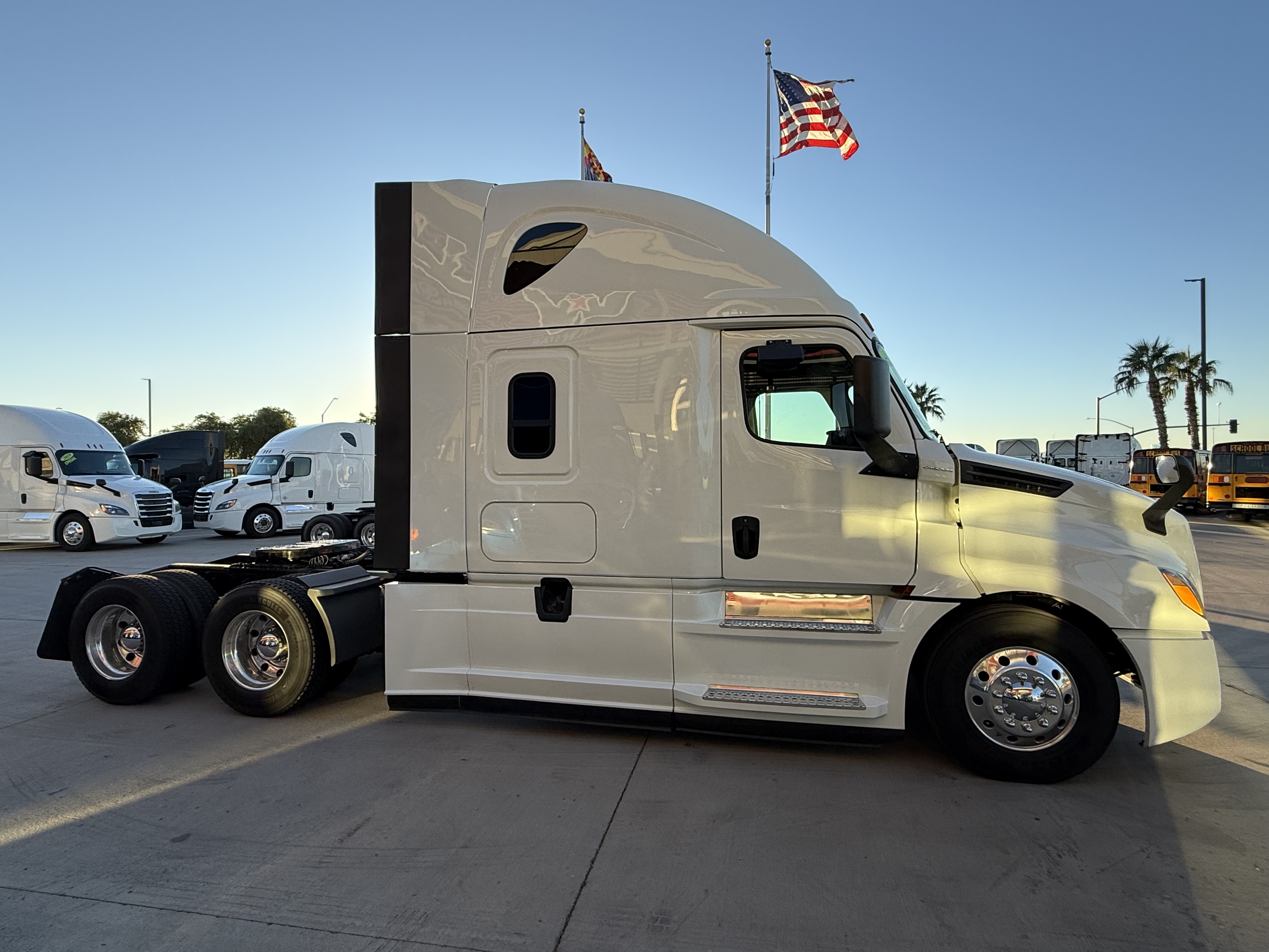 2020 FREIGHTLINER CASCADIA 126SLP - image 7