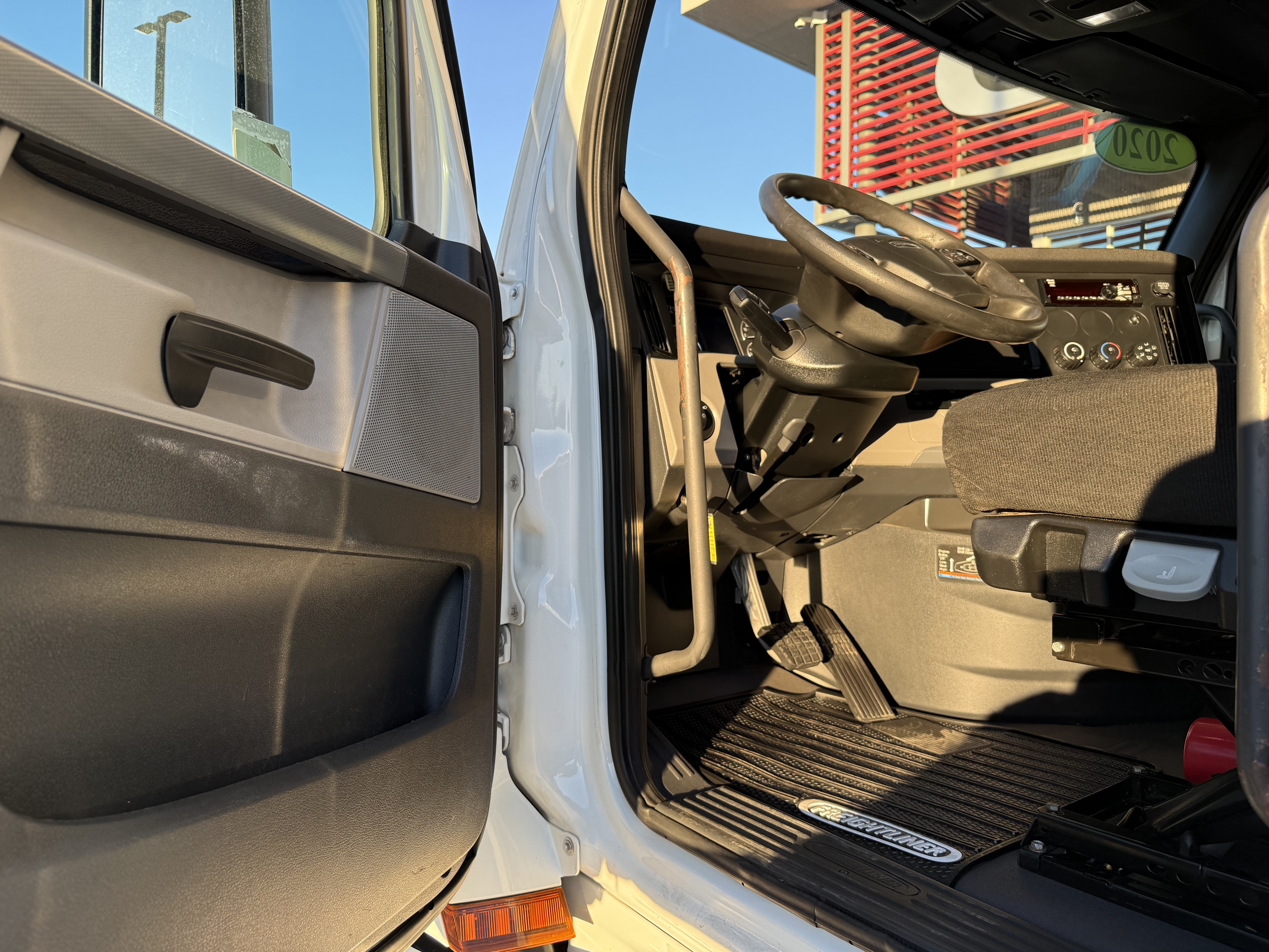 2020 FREIGHTLINER CASCADIA 126SLP - image 18