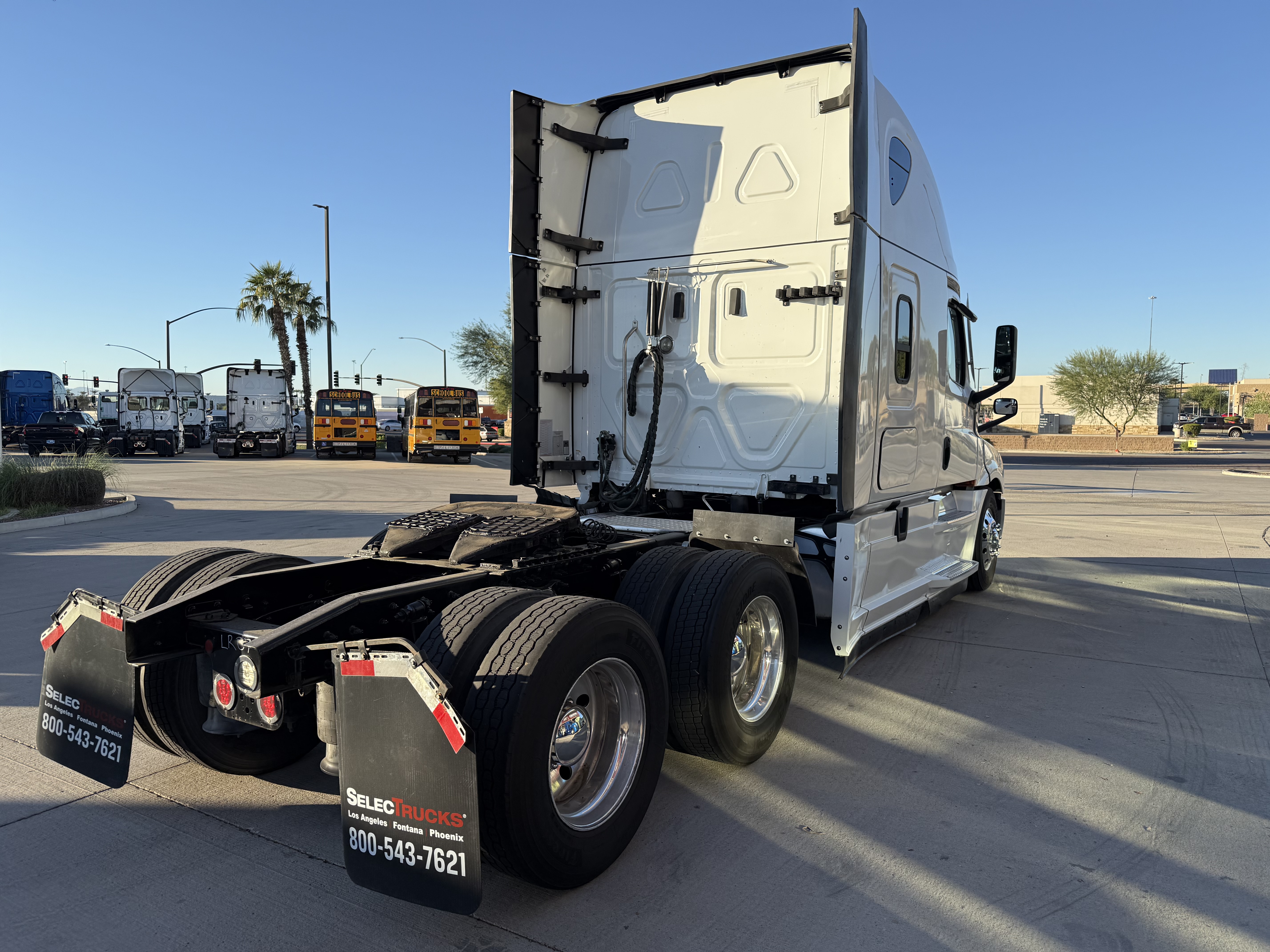 2020 FREIGHTLINER CASCADIA 126SLP - image 6